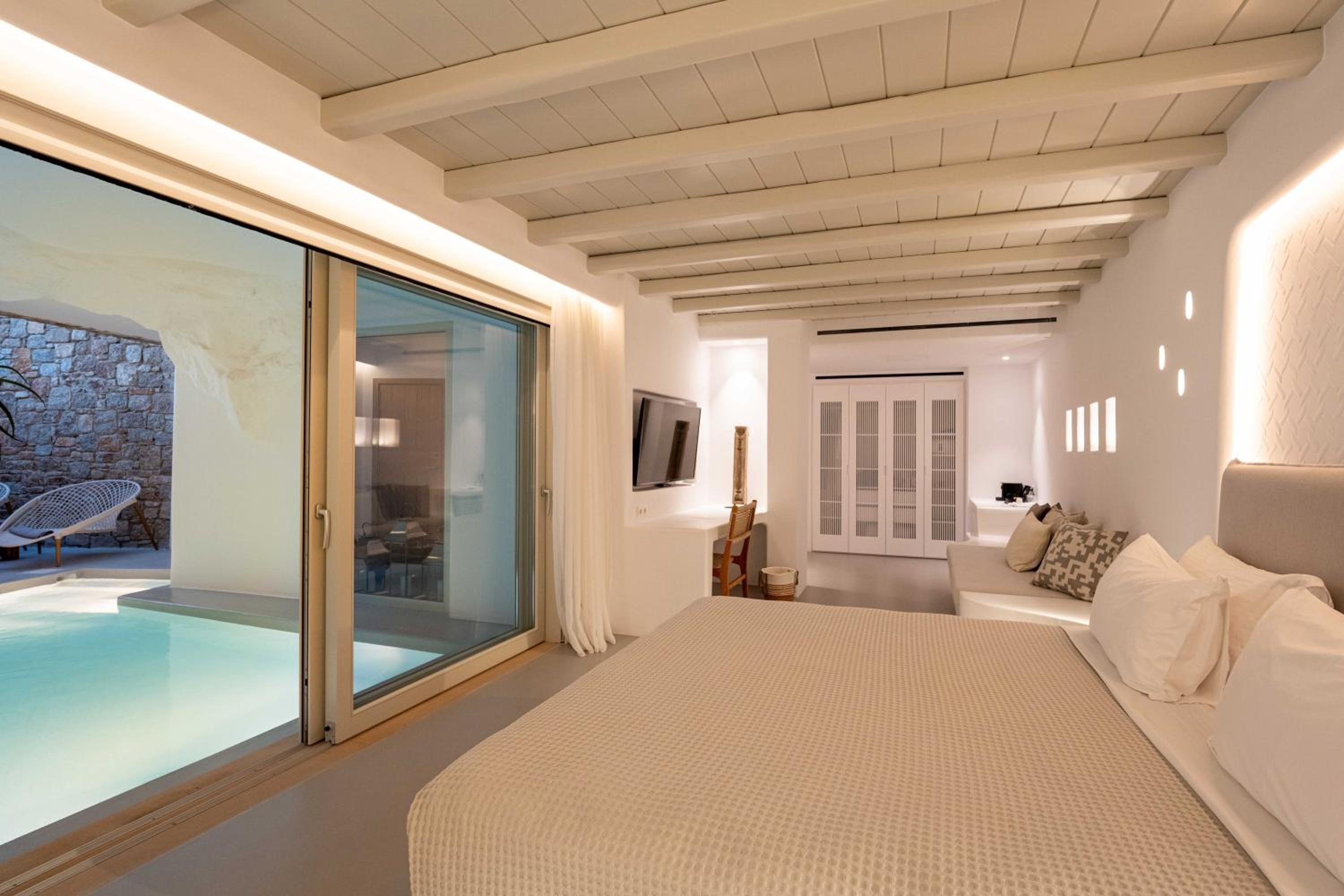 Presidential Suite with Private Heated Pool photo 3