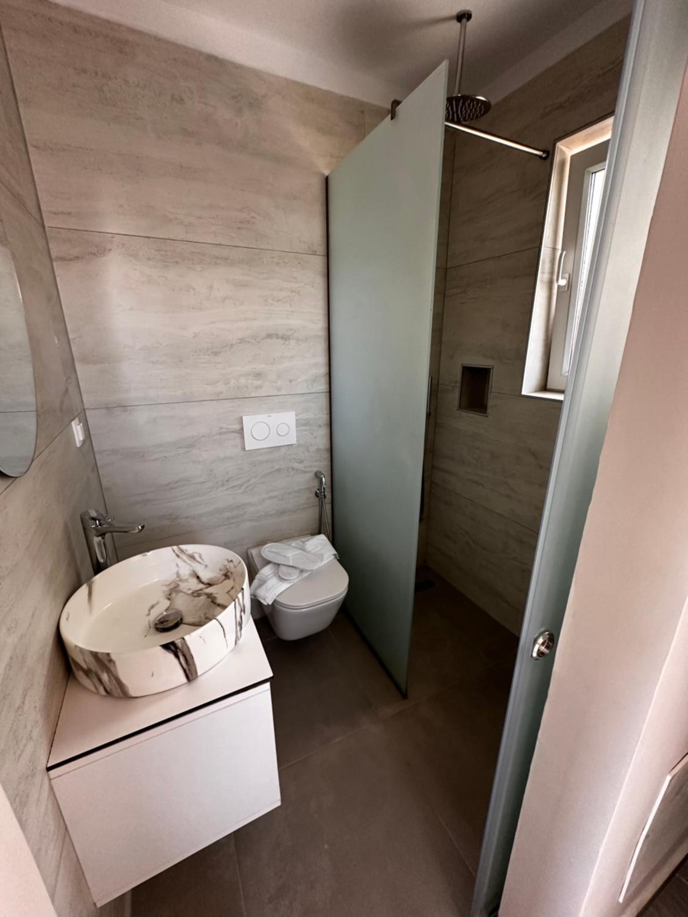 Studio Apartment - Photo 13