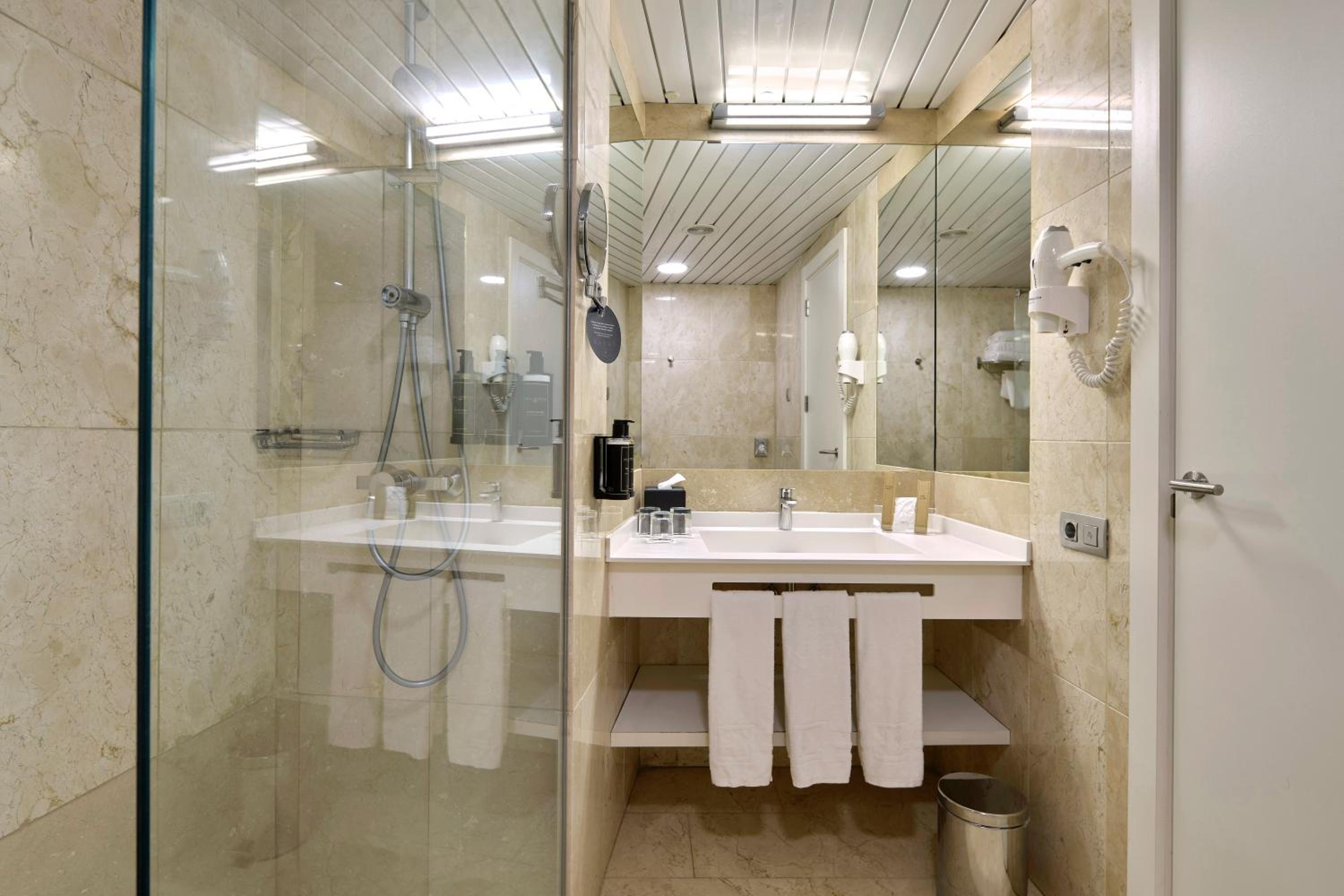 Triple Double Room - Photo 6