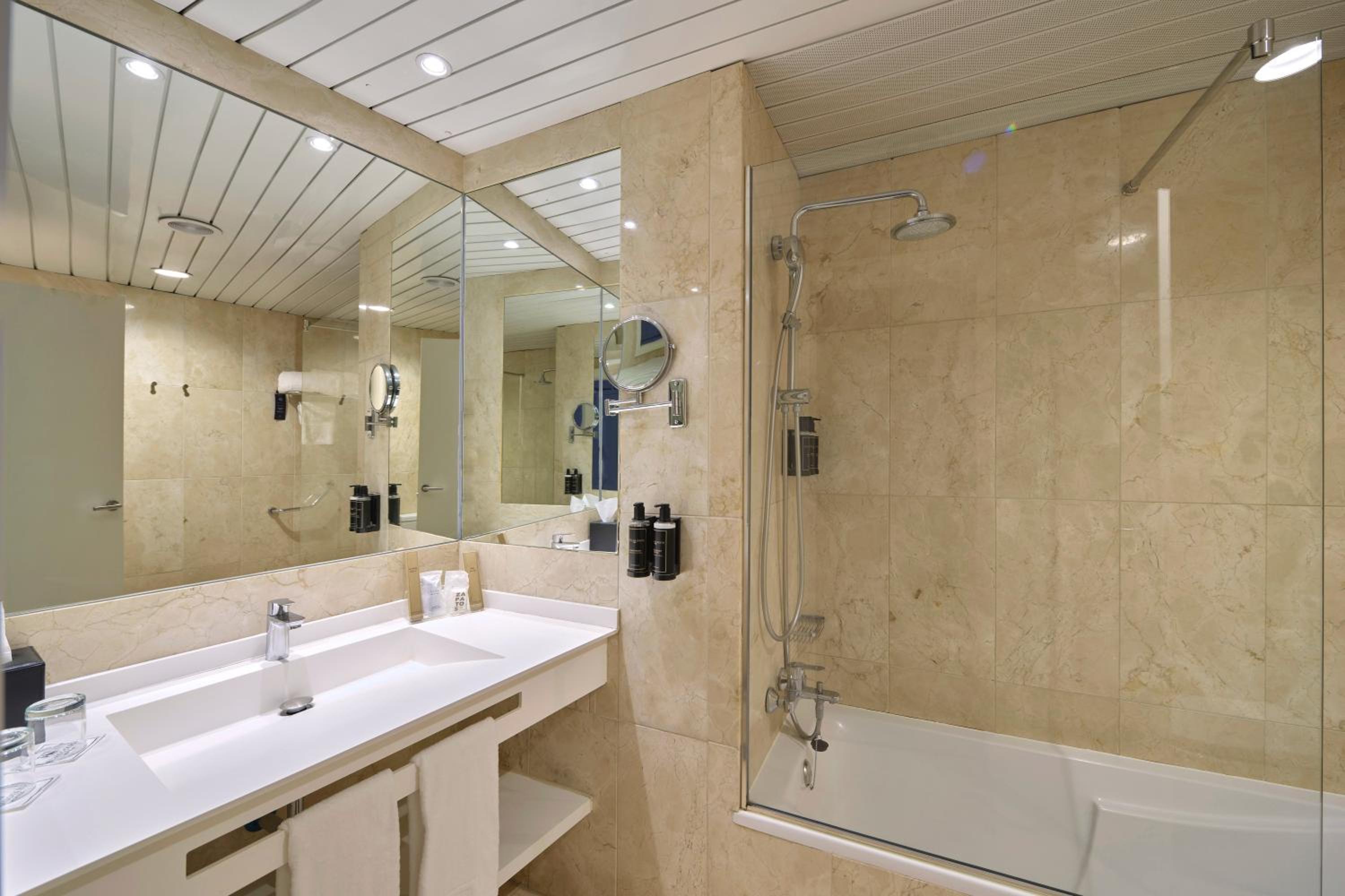 Twin Room - Photo 6