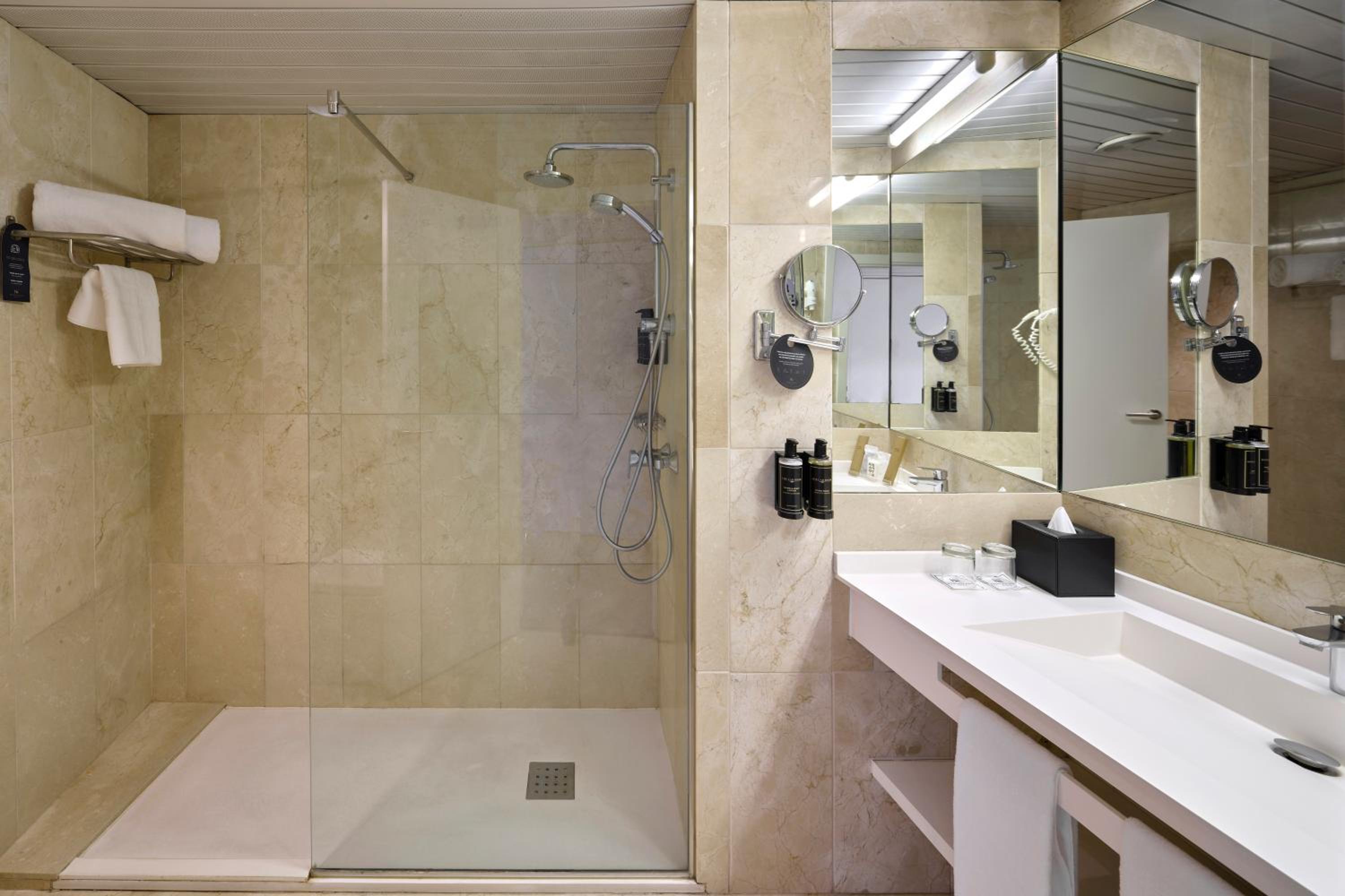 Double Room - Photo 10