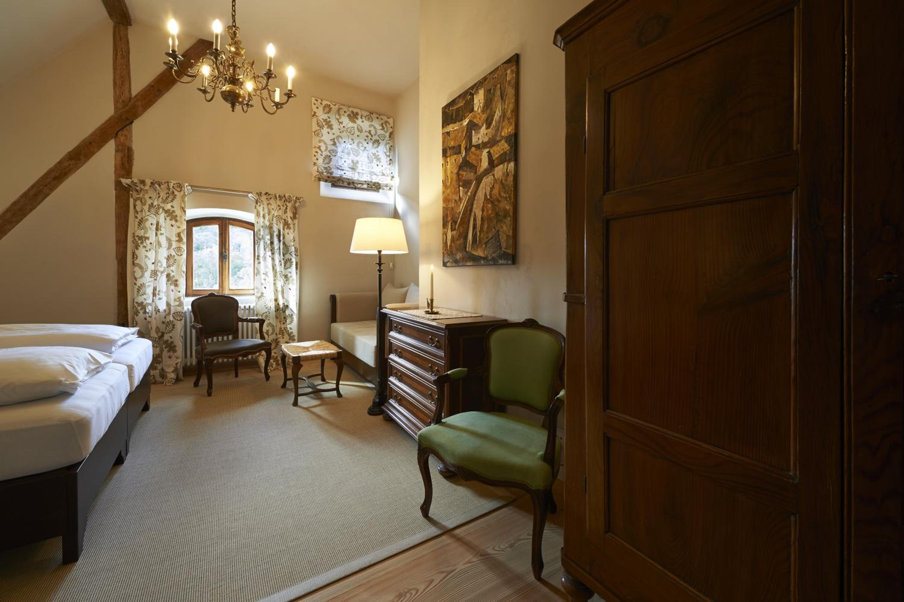 Large Double Room - Photo 4
