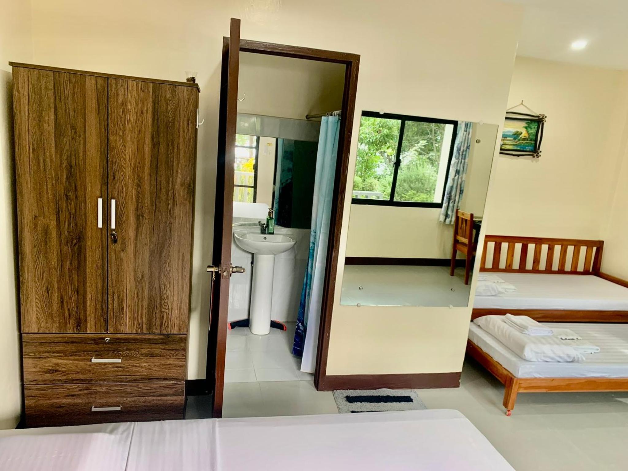 Deluxe Quadruple Room photo 2