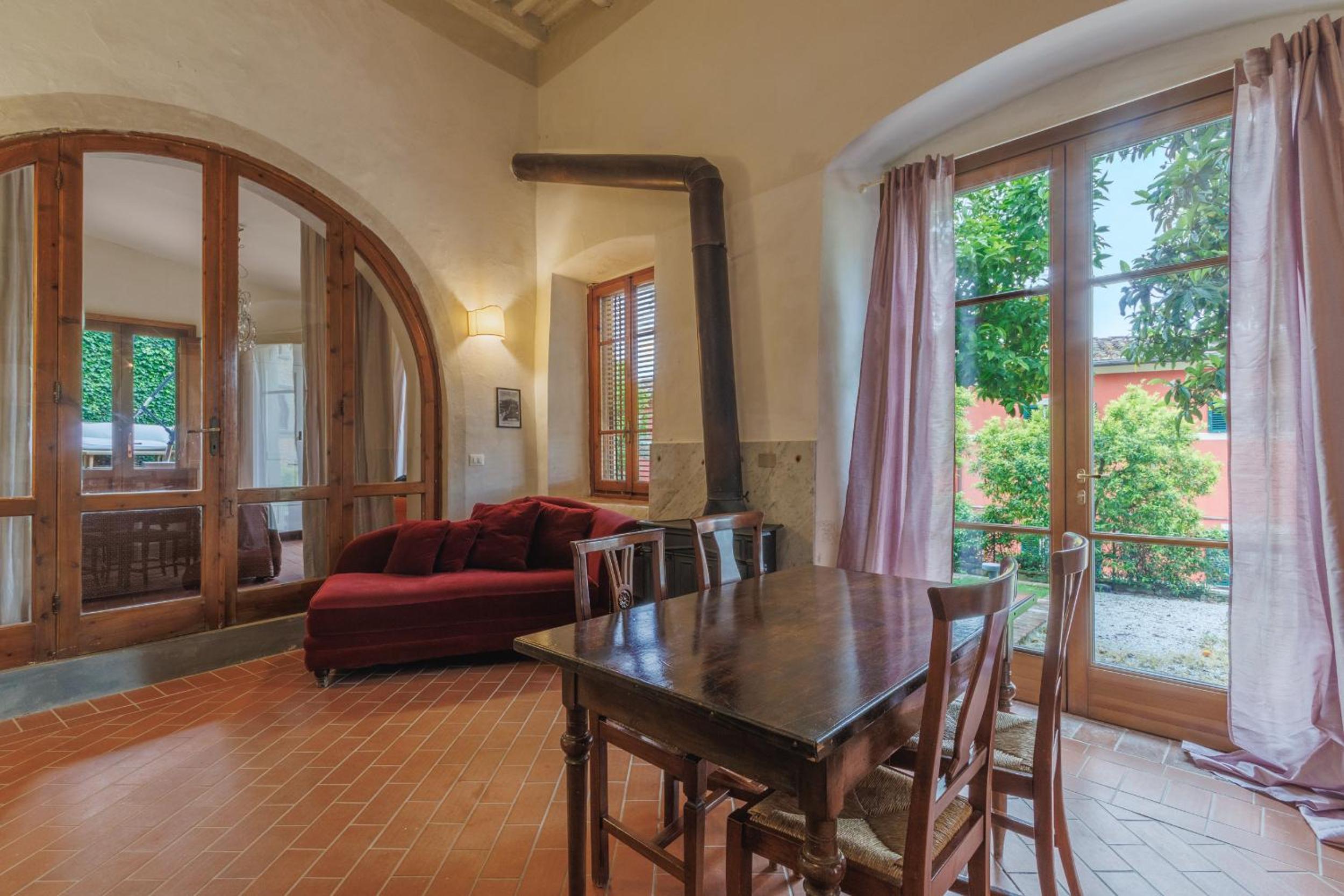 One-Bedroom Apartment with Garden - Separate Building photo 2