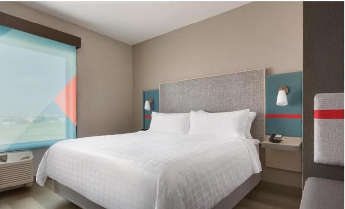 Standard Room with Two Queen Beds - Photo 1