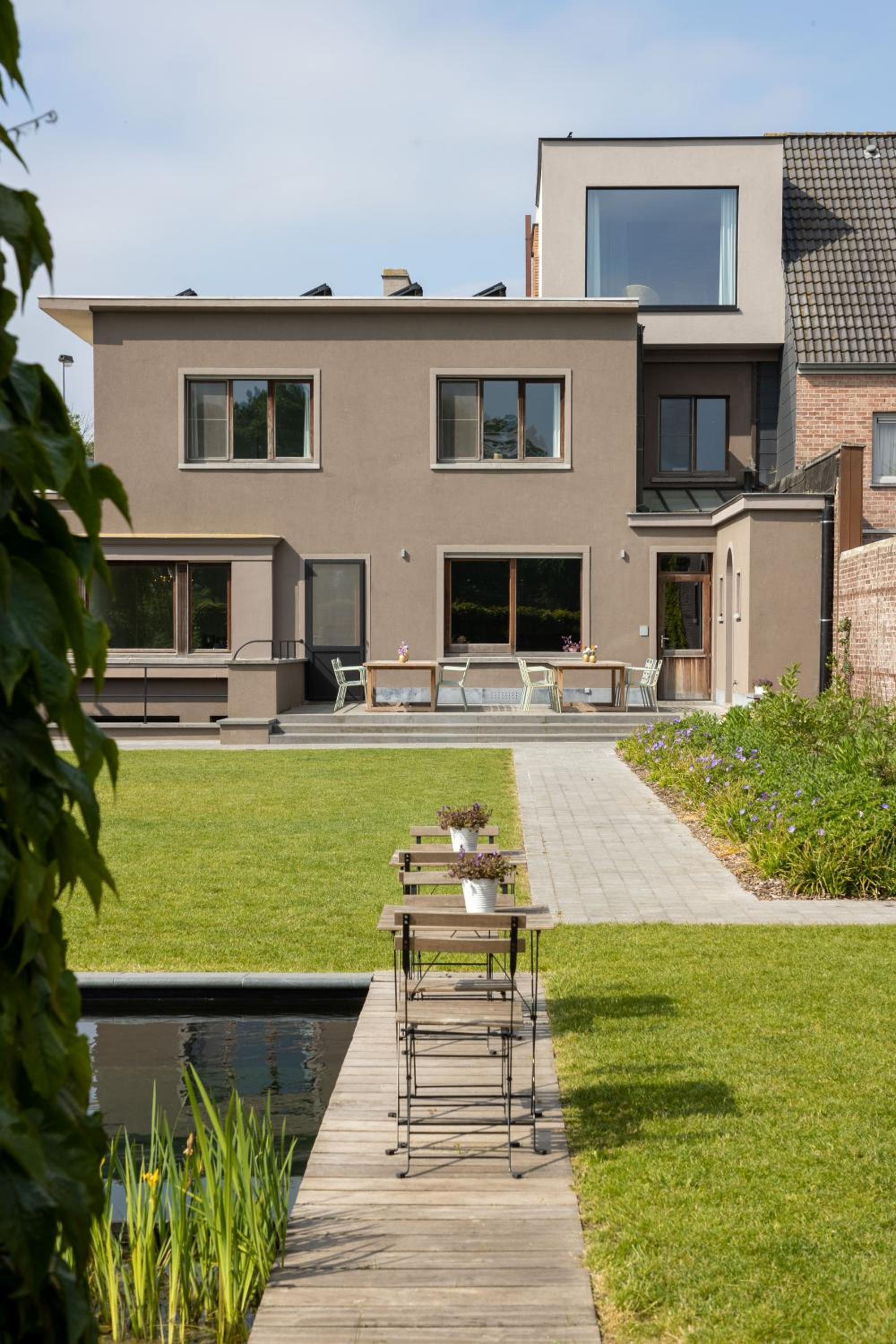 Seven-Bedroom House photo 2
