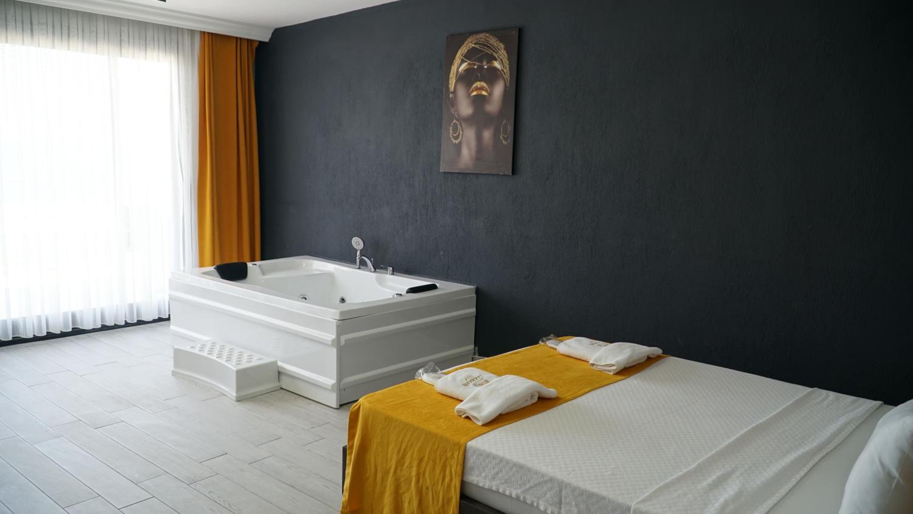 King Room with Spa Bath
