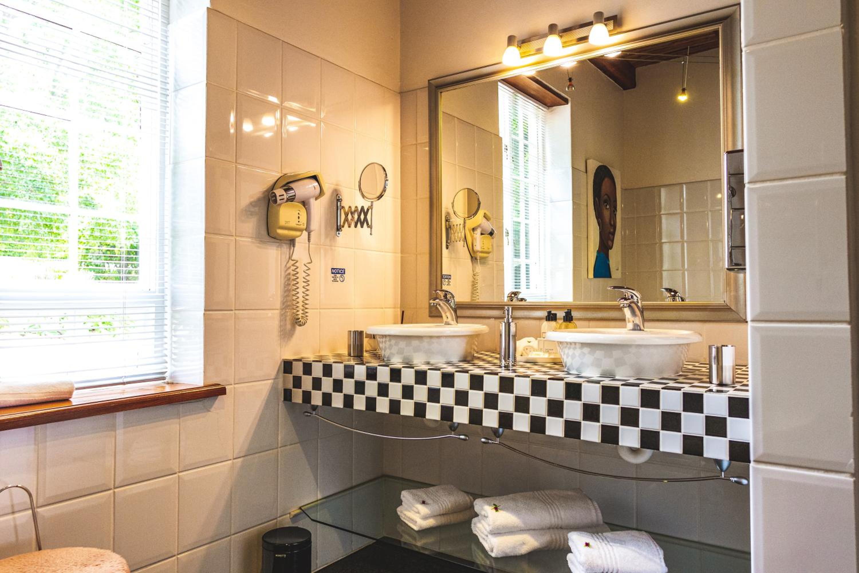 Luxury Double or Twin Room - Photo 11