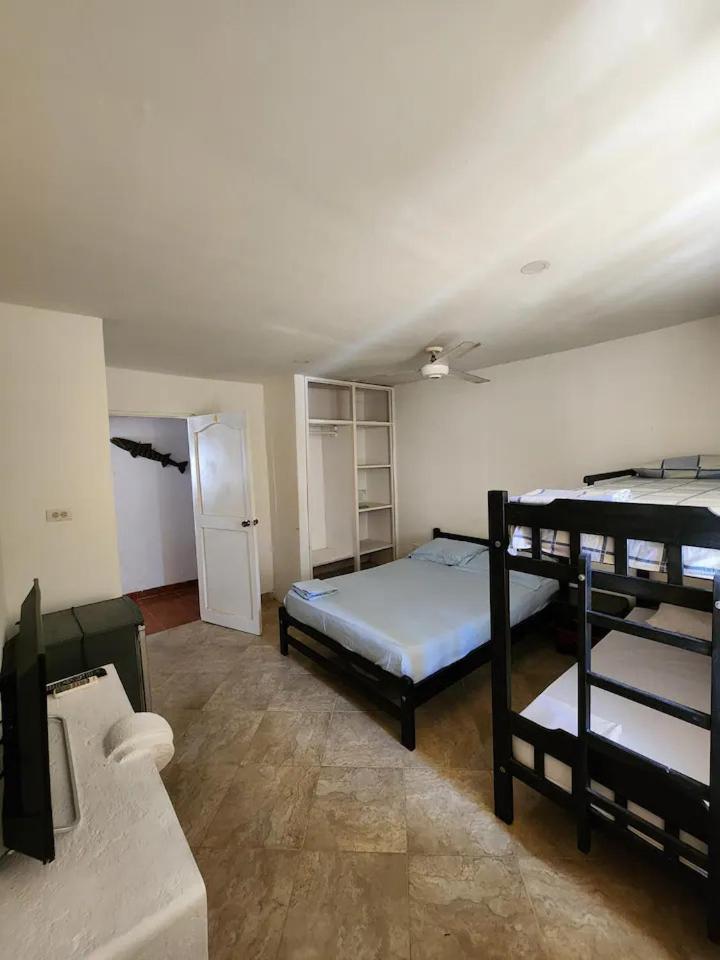 Quadruple Room with Private Bathroom photo 1
