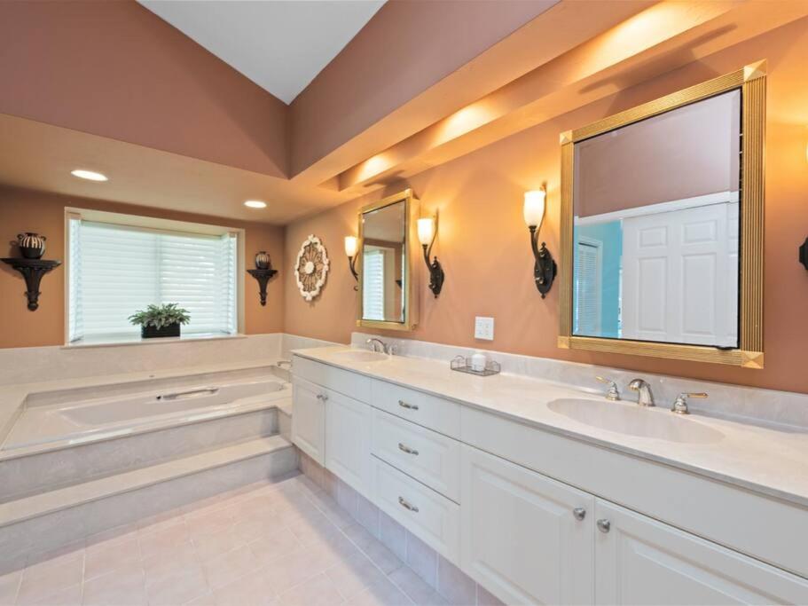 Three-Bedroom House photo 2