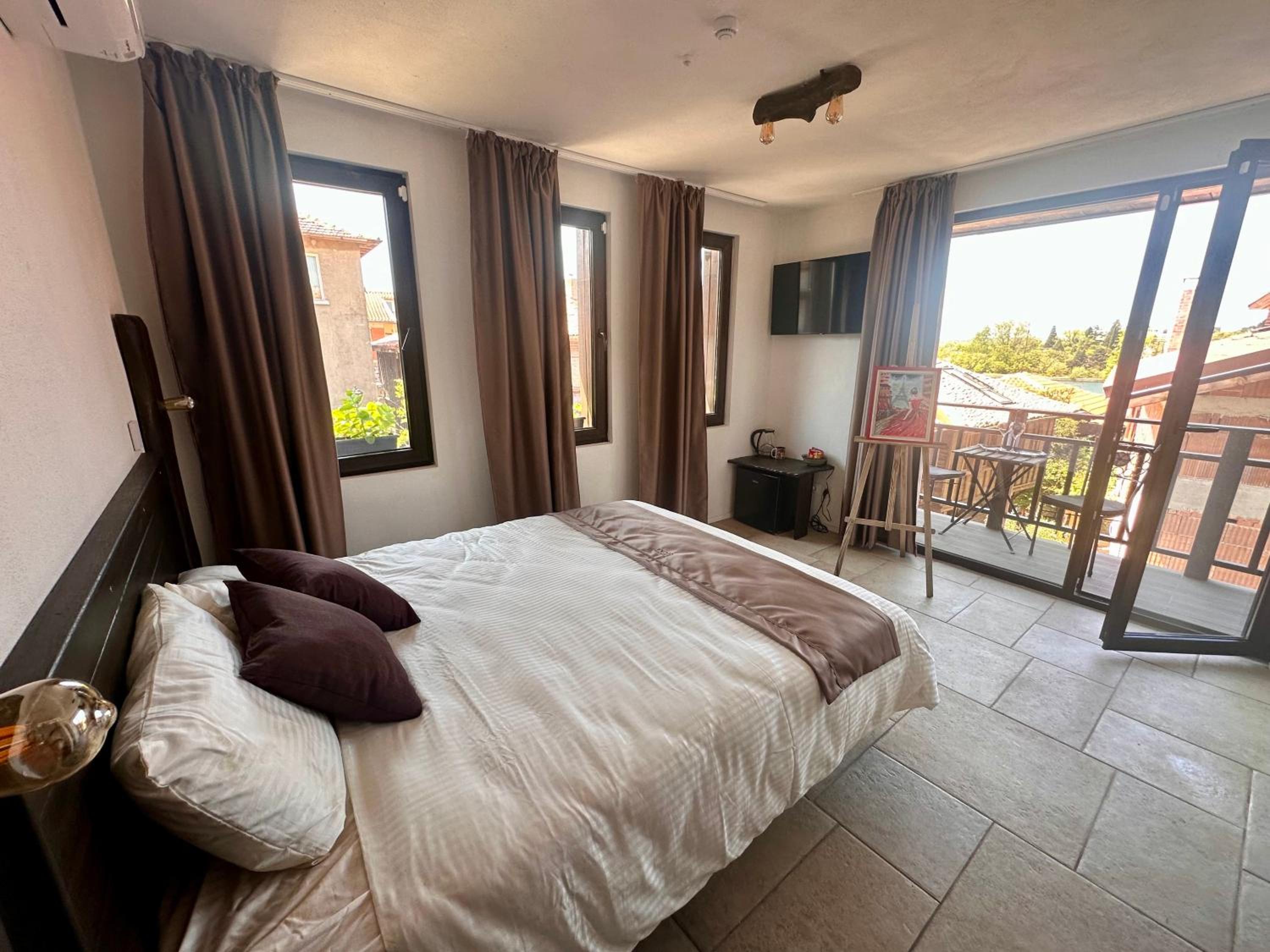 Deluxe Double Room with Balcony and Sea View