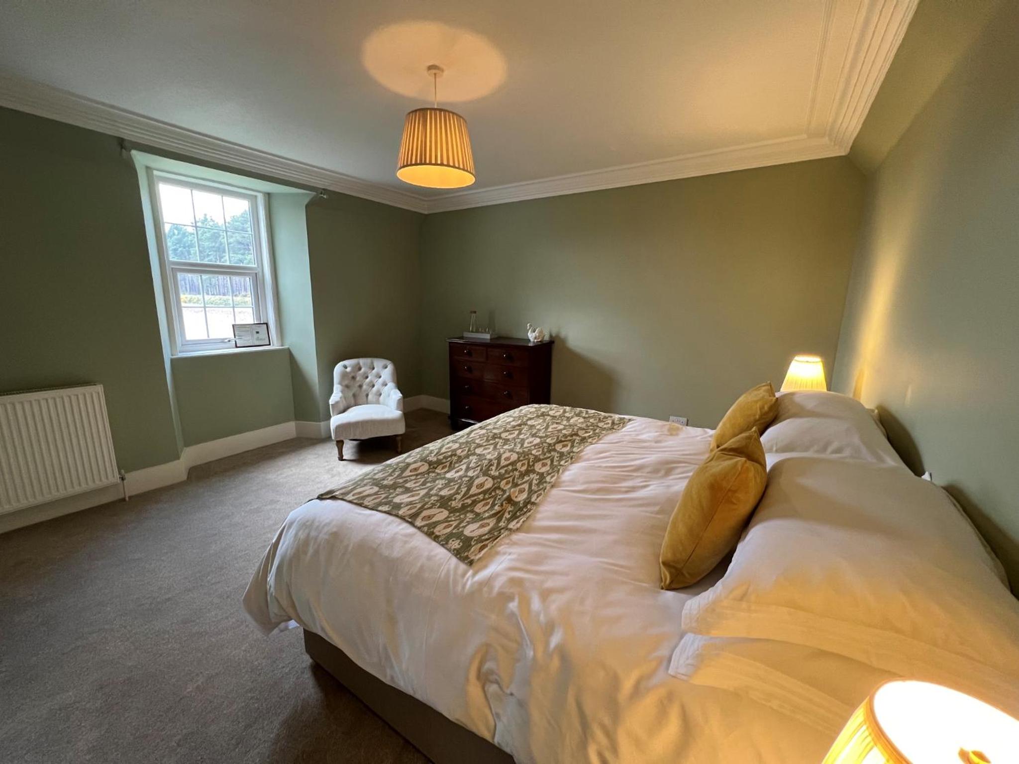 Five-Bedroom House photo 1
