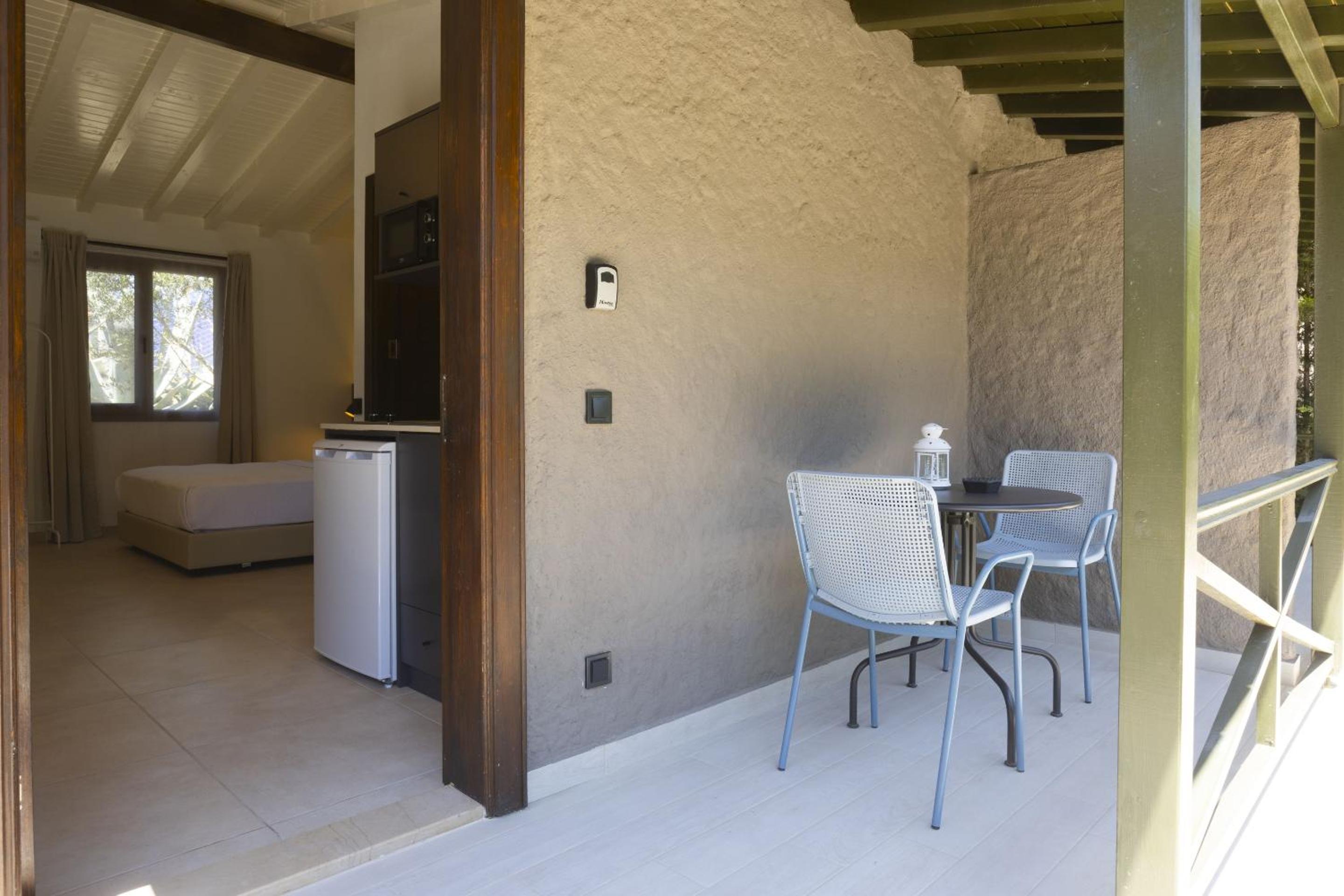 Superior Bungalow - Photo 3