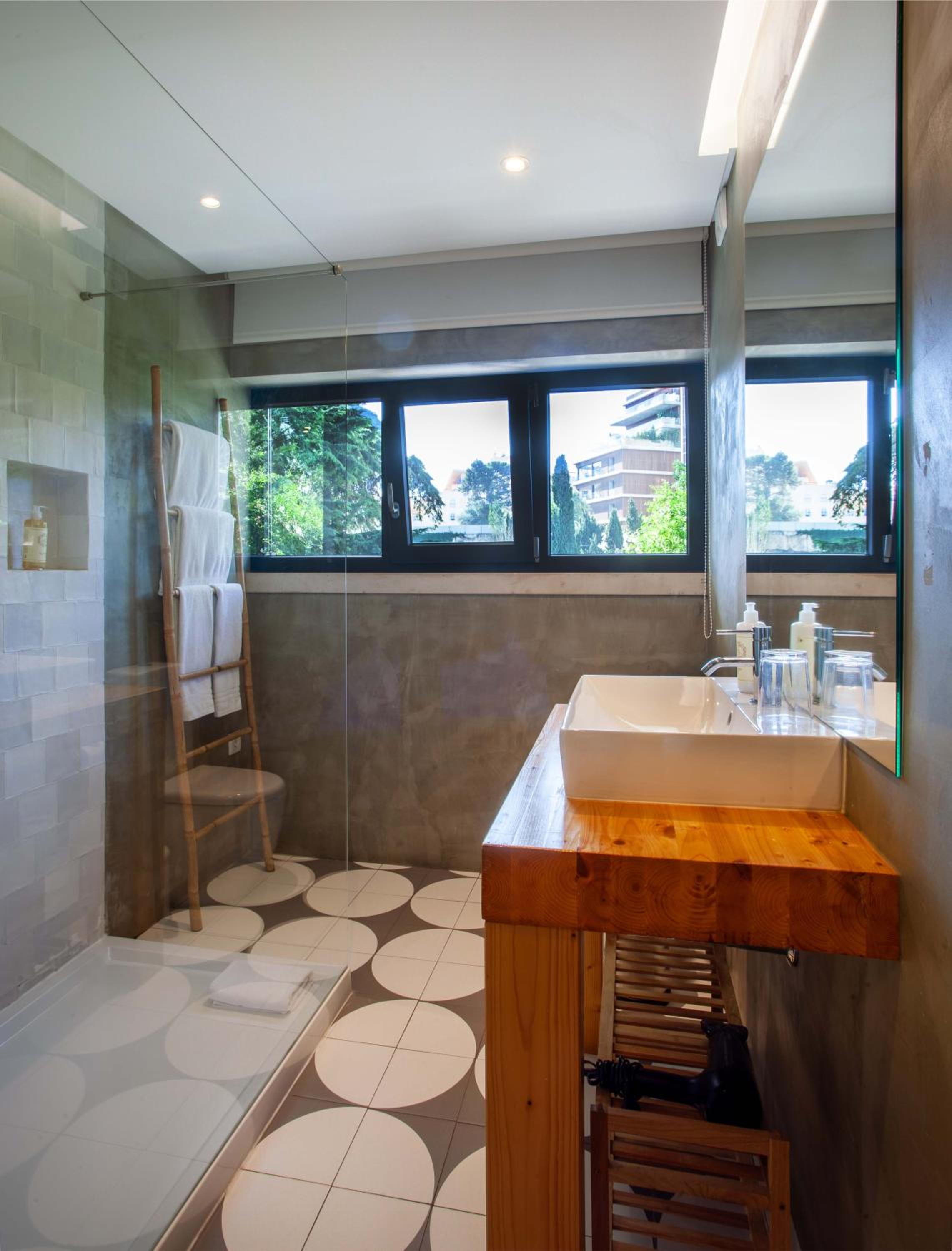 Junior Suite with Balcony and Kitchenette - Photo 4