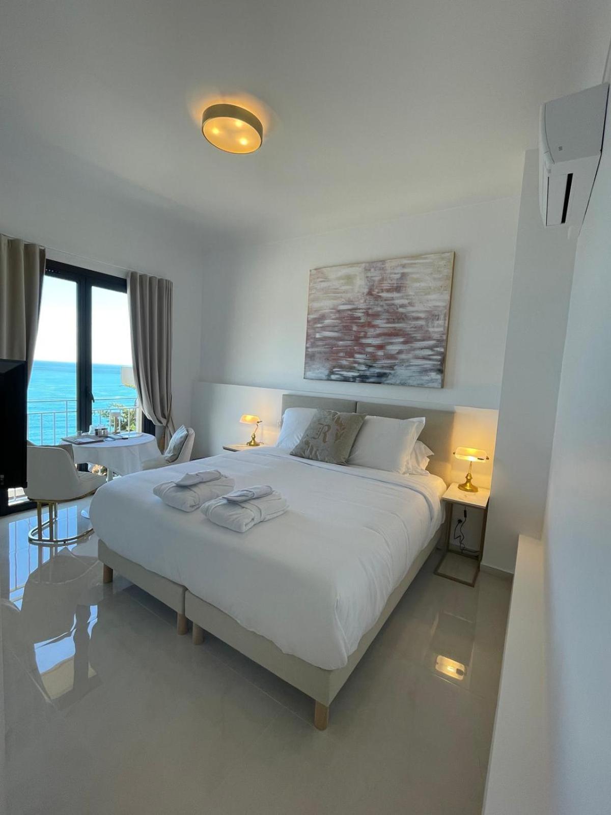 Deluxe Double Room with Sea View - Photo 1