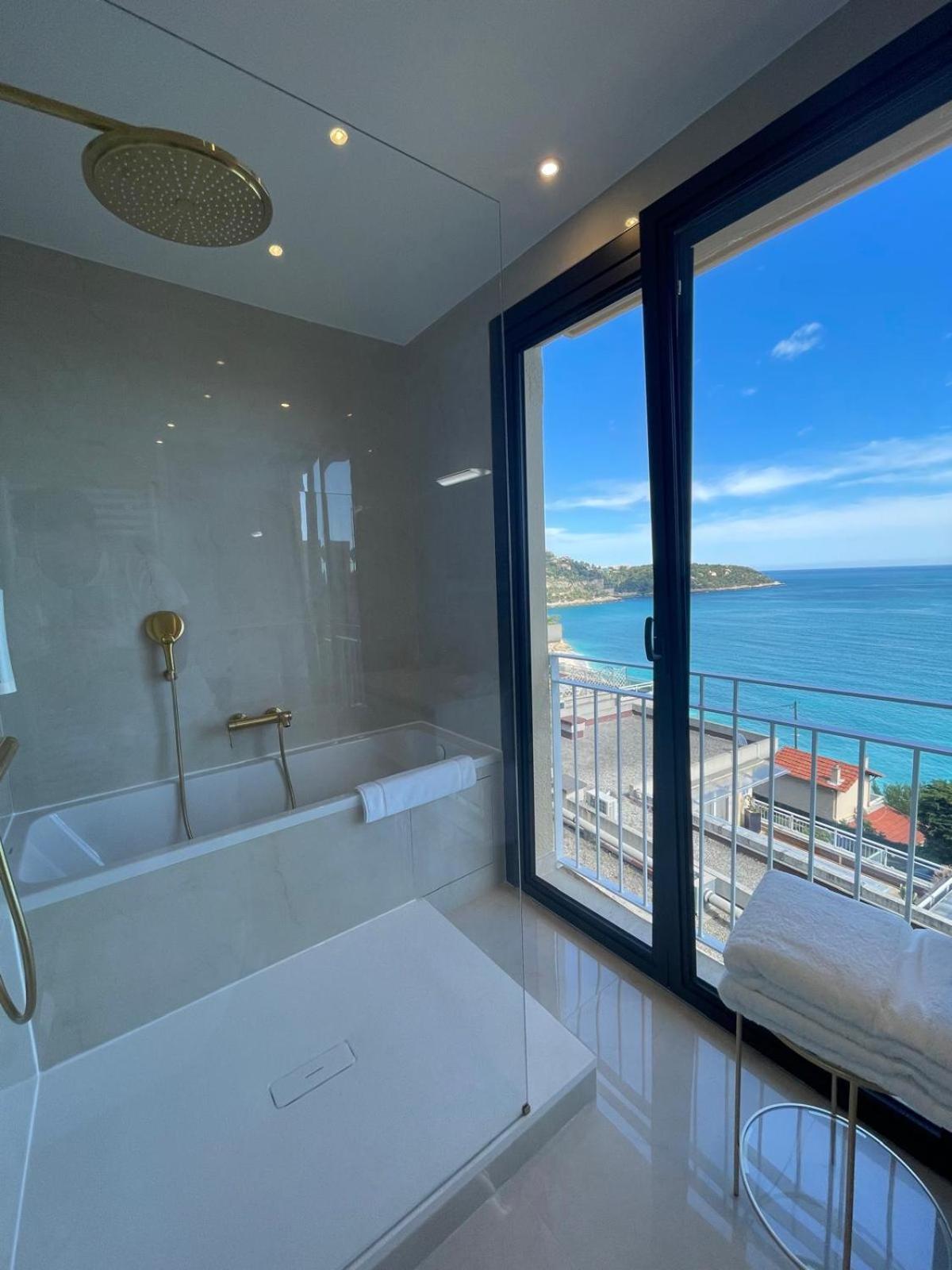 Deluxe Double Room with Sea View - Photo 3