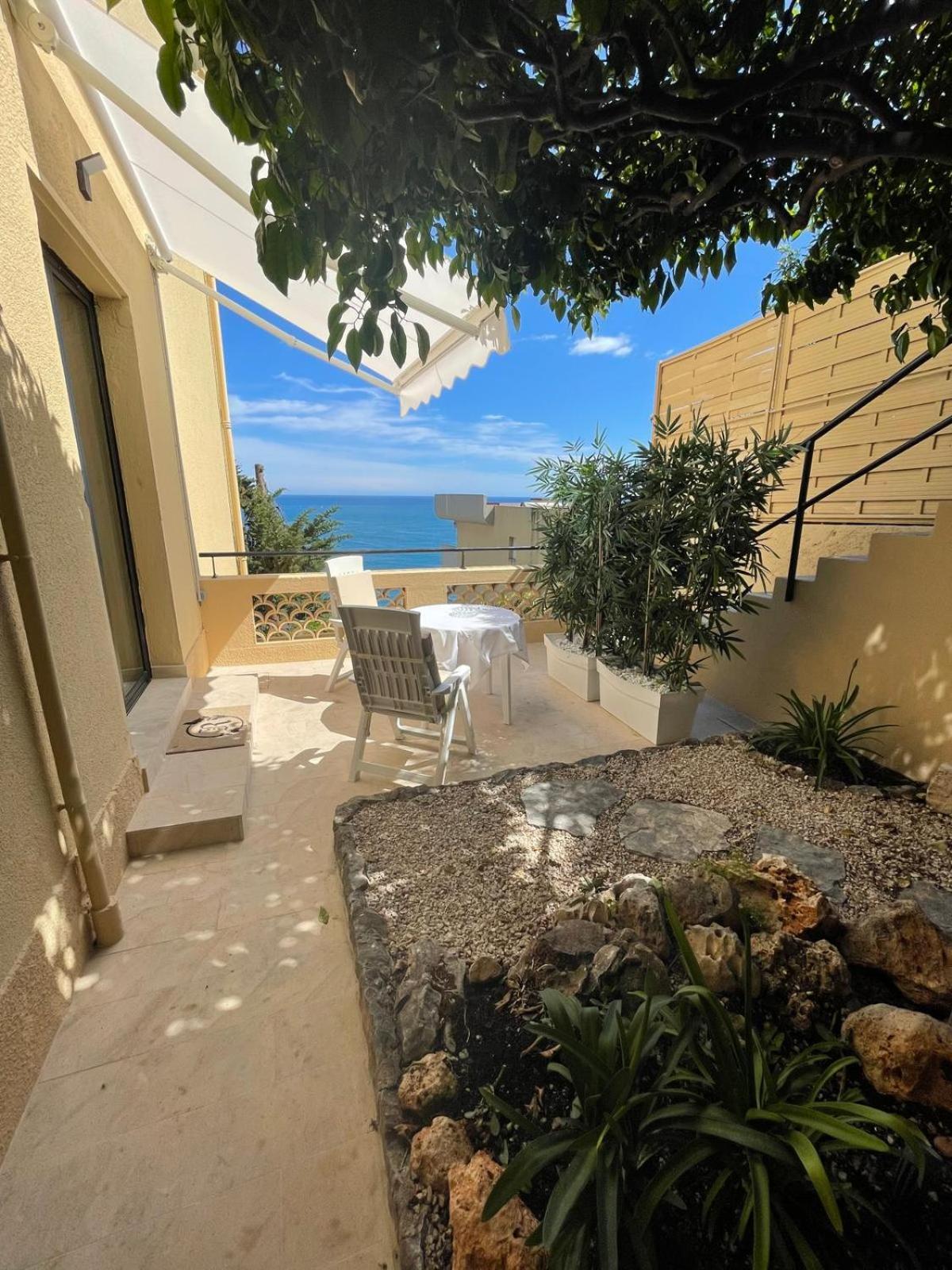 Deluxe Double Room with Side Sea View - Photo 4