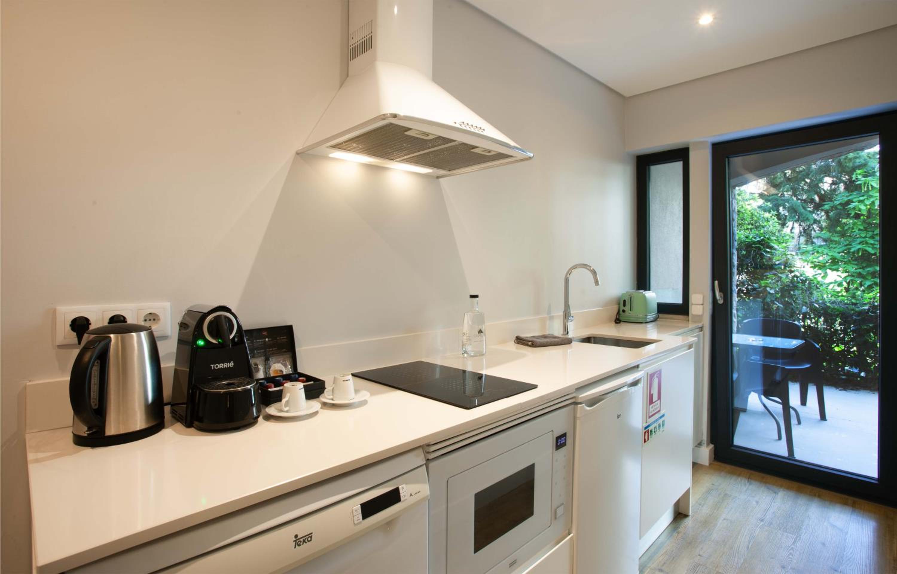 Junior Suite with Balcony and Kitchenette - Photo 26