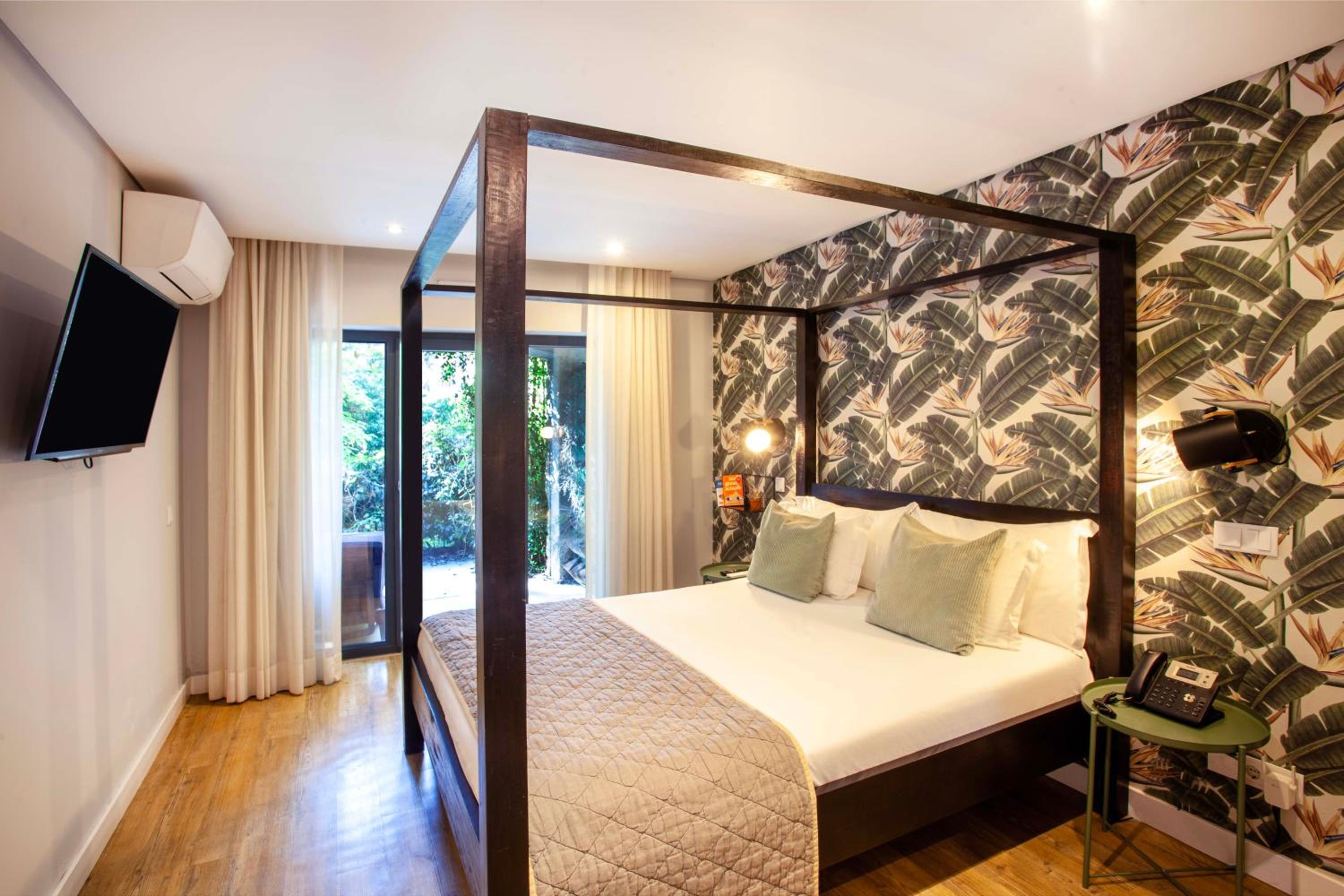 Junior Suite with Balcony and Kitchenette - Photo 2