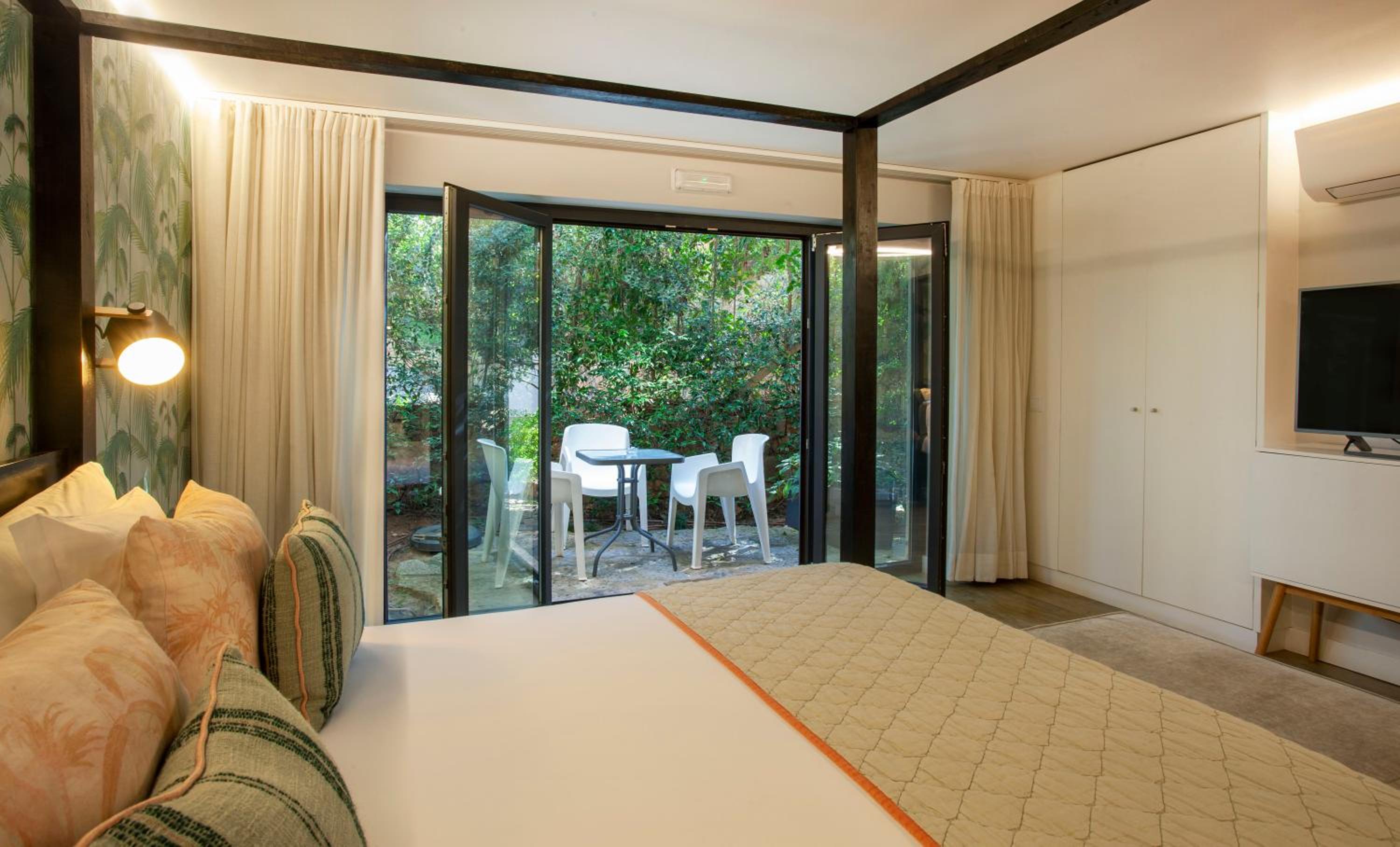 Junior Suite with Balcony and Kitchenette - Photo 17