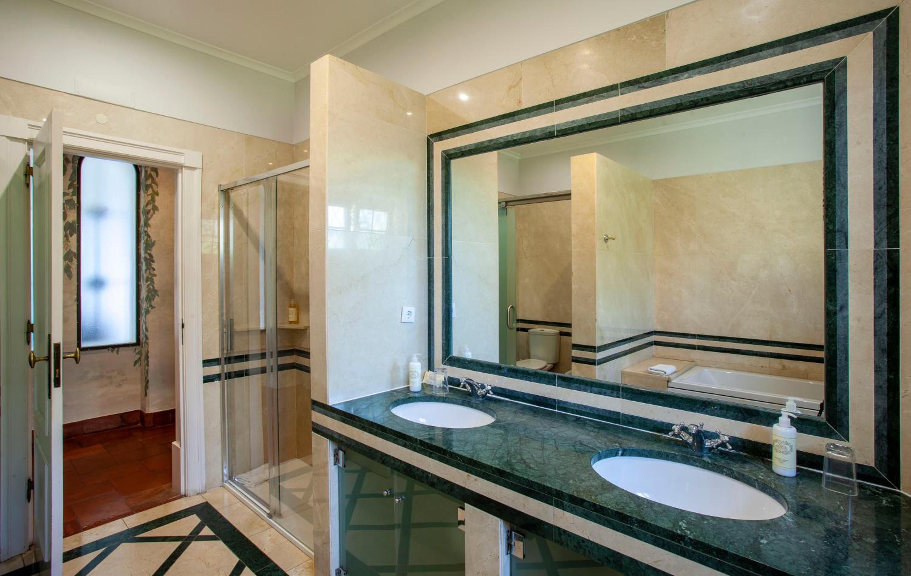 Junior Suite with Balcony and Kitchenette - Photo 22
