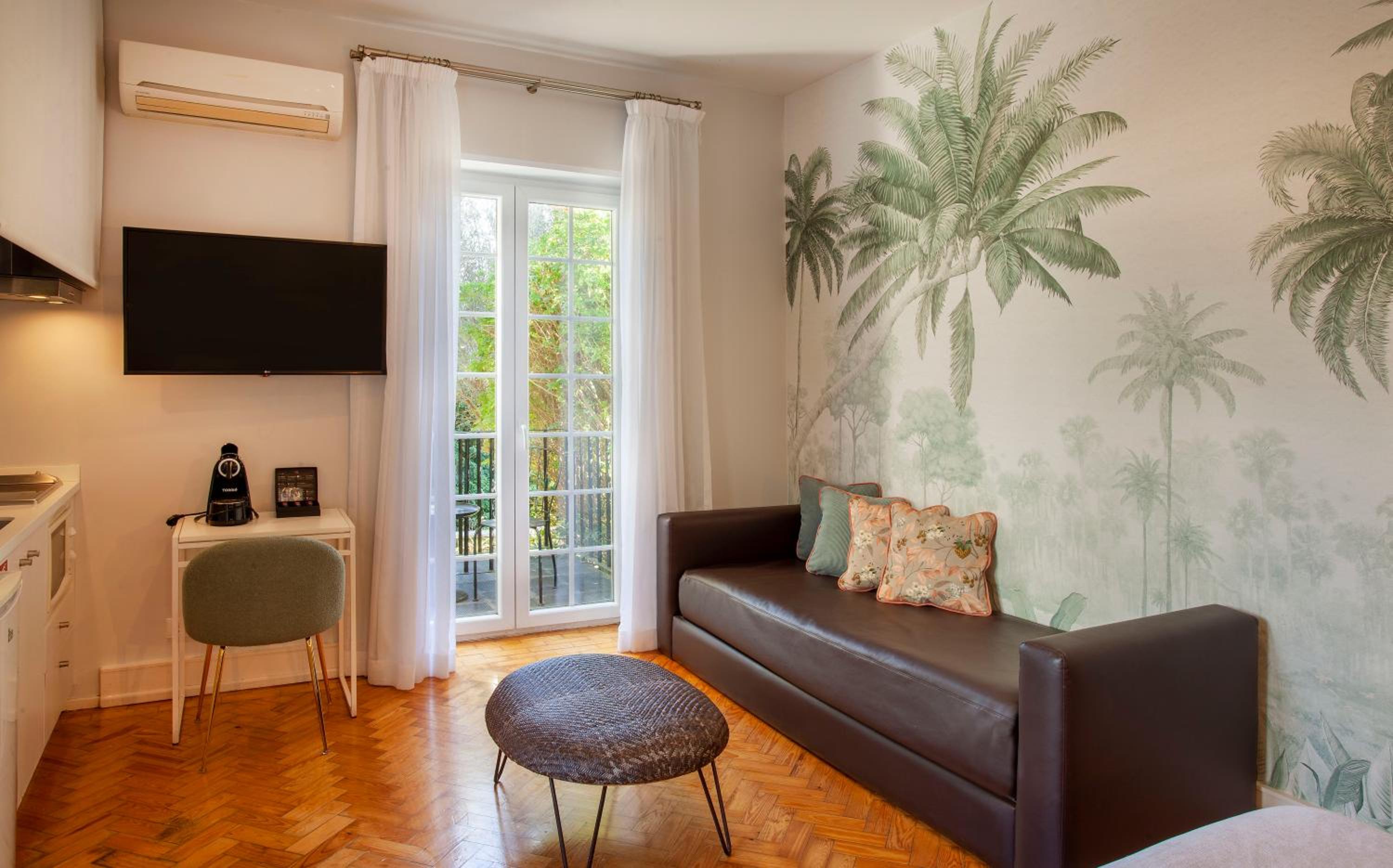 Junior Suite with Balcony and Kitchenette - Photo 19