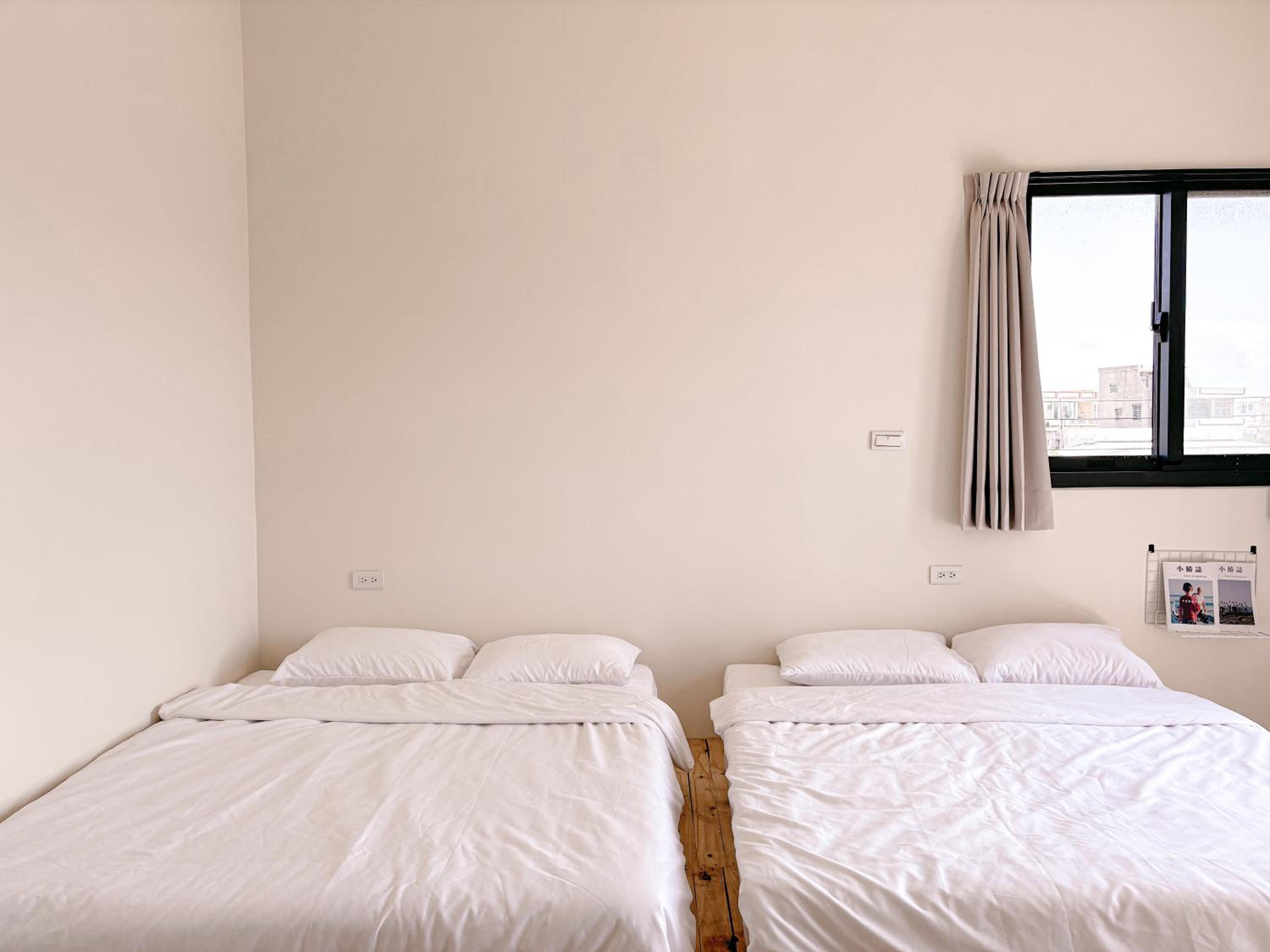 Quadruple Room with Private Bathroom photo 2
