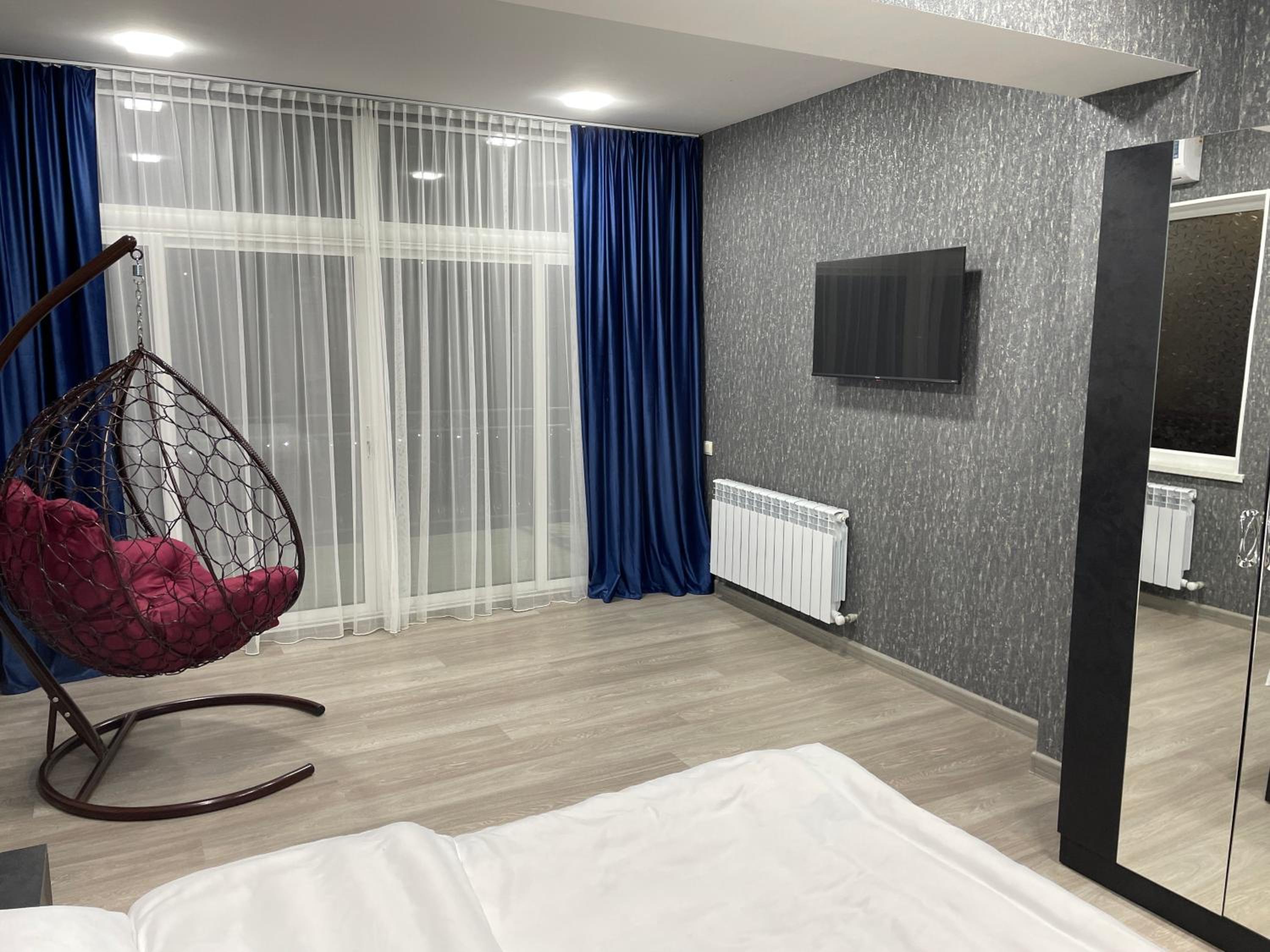 Deluxe Double Room (2 Adults + 1 Child) photo 2