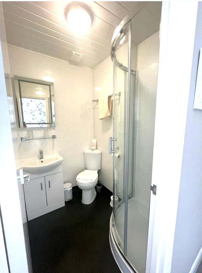 Deluxe Double Room (2 Adults + 1 Child) photo 2