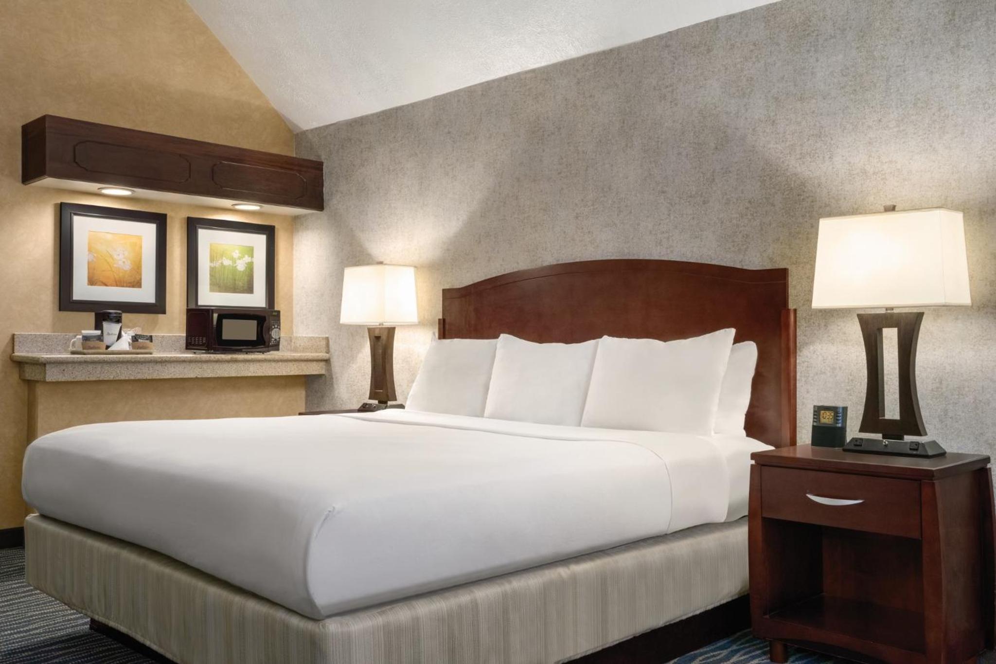 Executive Premium King Room - Non-Smoking - Photo 6
