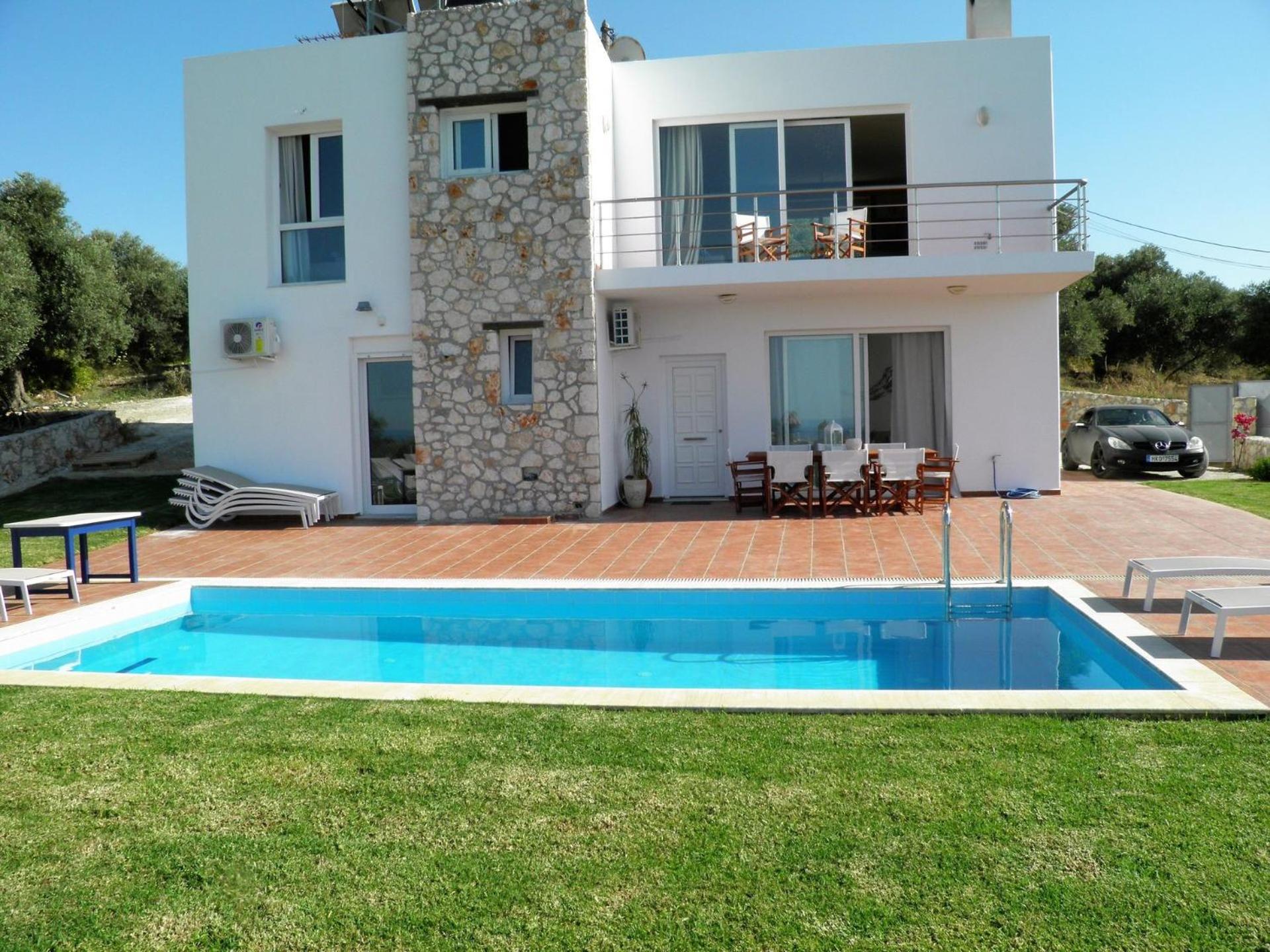 Three-Bedroom Villa photo 3