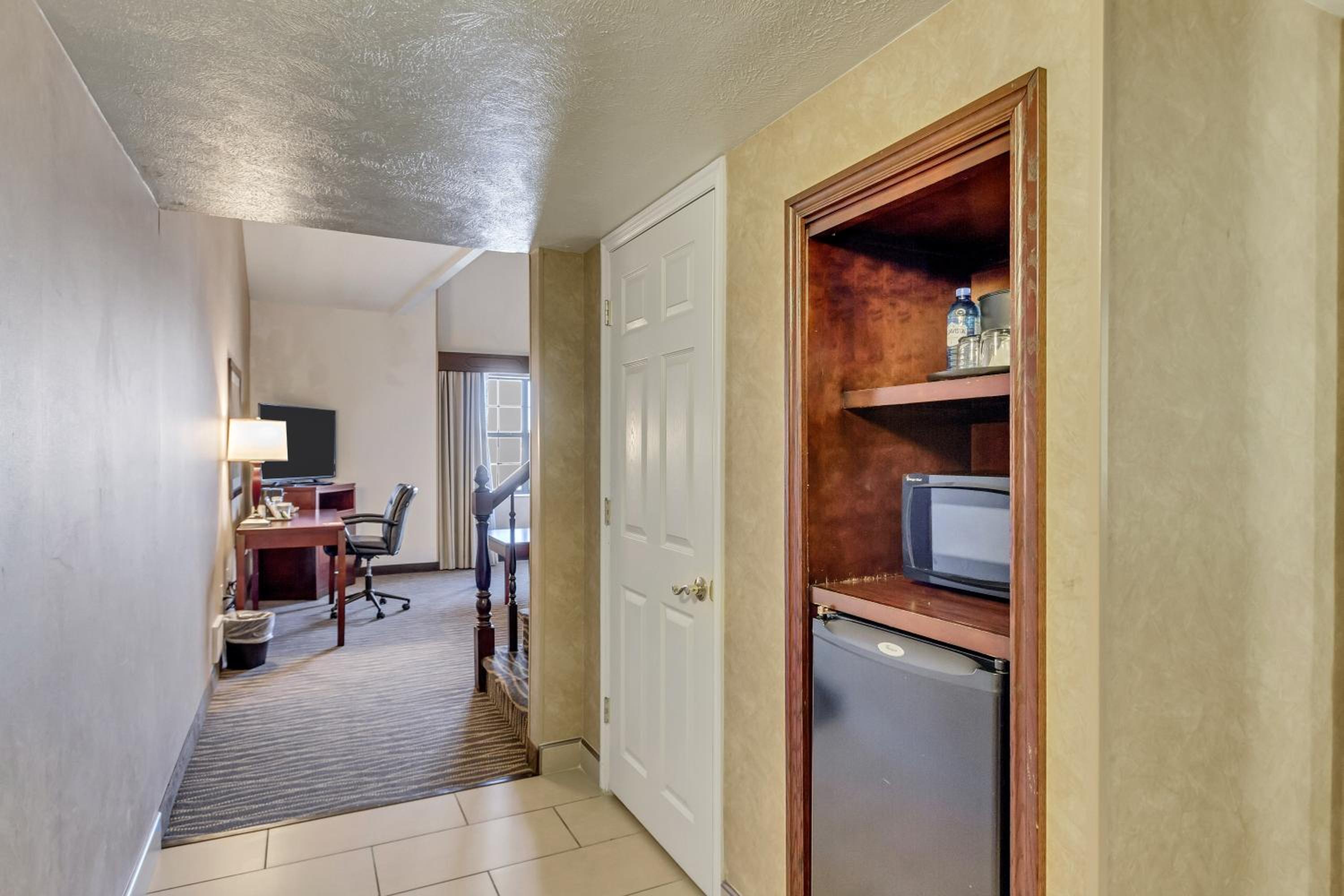 Large King Room - Non-Smoking - Photo 3