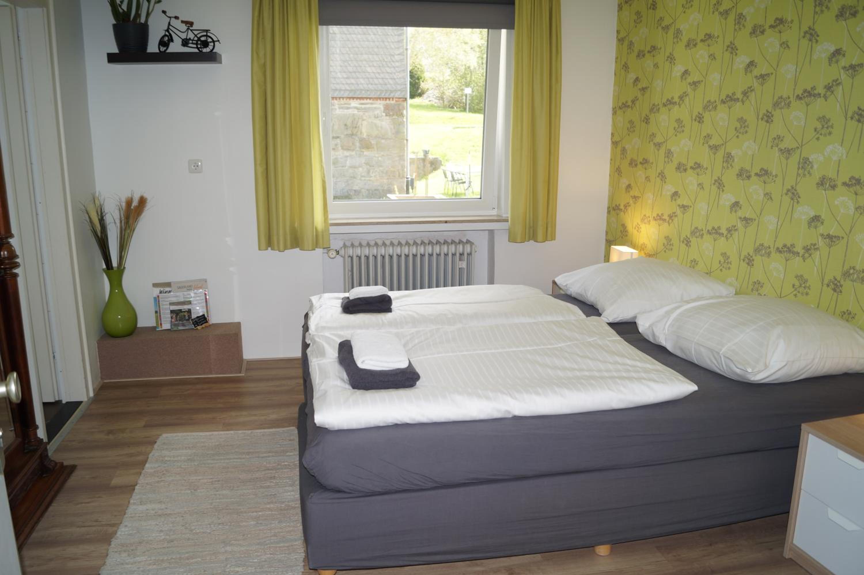 Twin Room with Private Bathroom - Photo 2