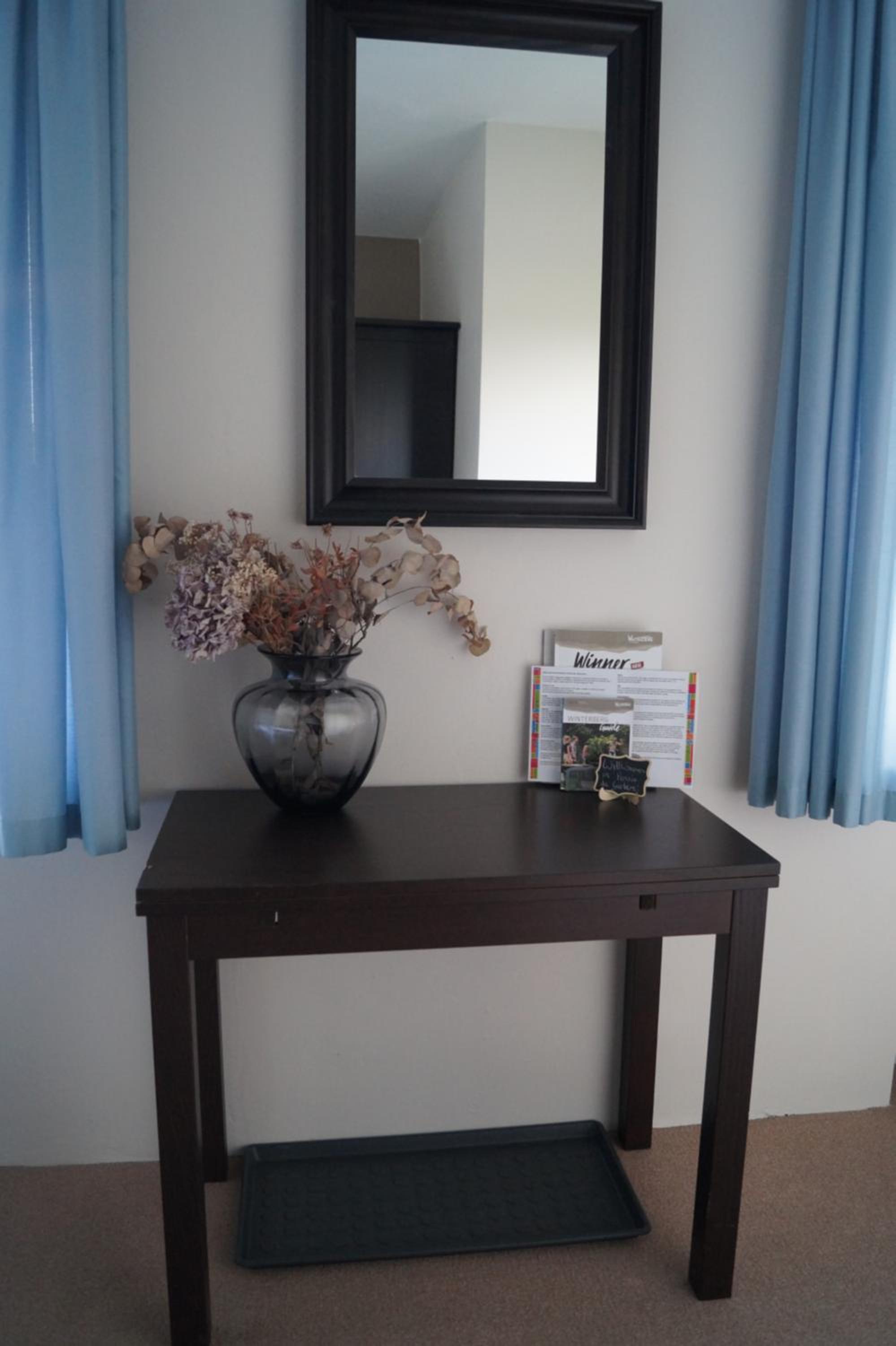 Twin Room with Private Bathroom - Photo 18