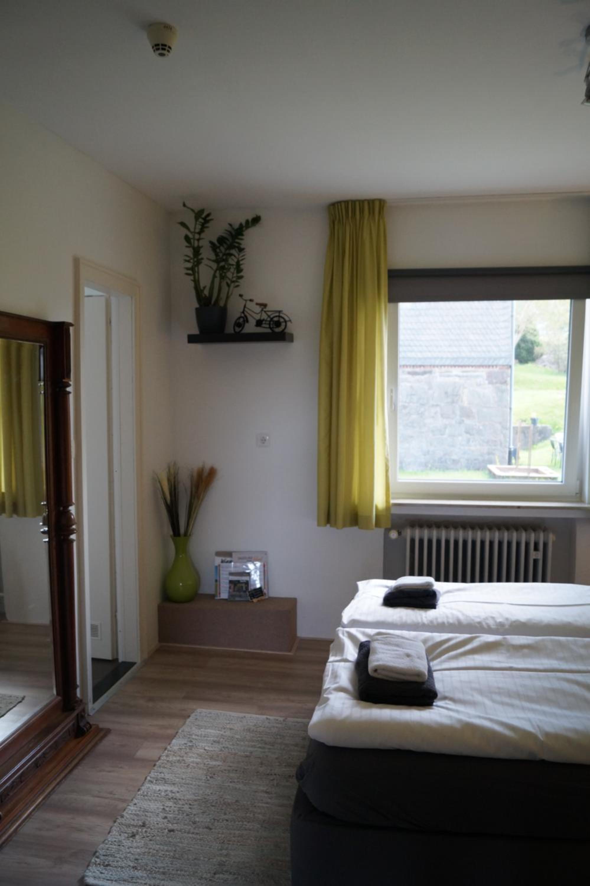 Twin Room with Private Bathroom - Photo 25