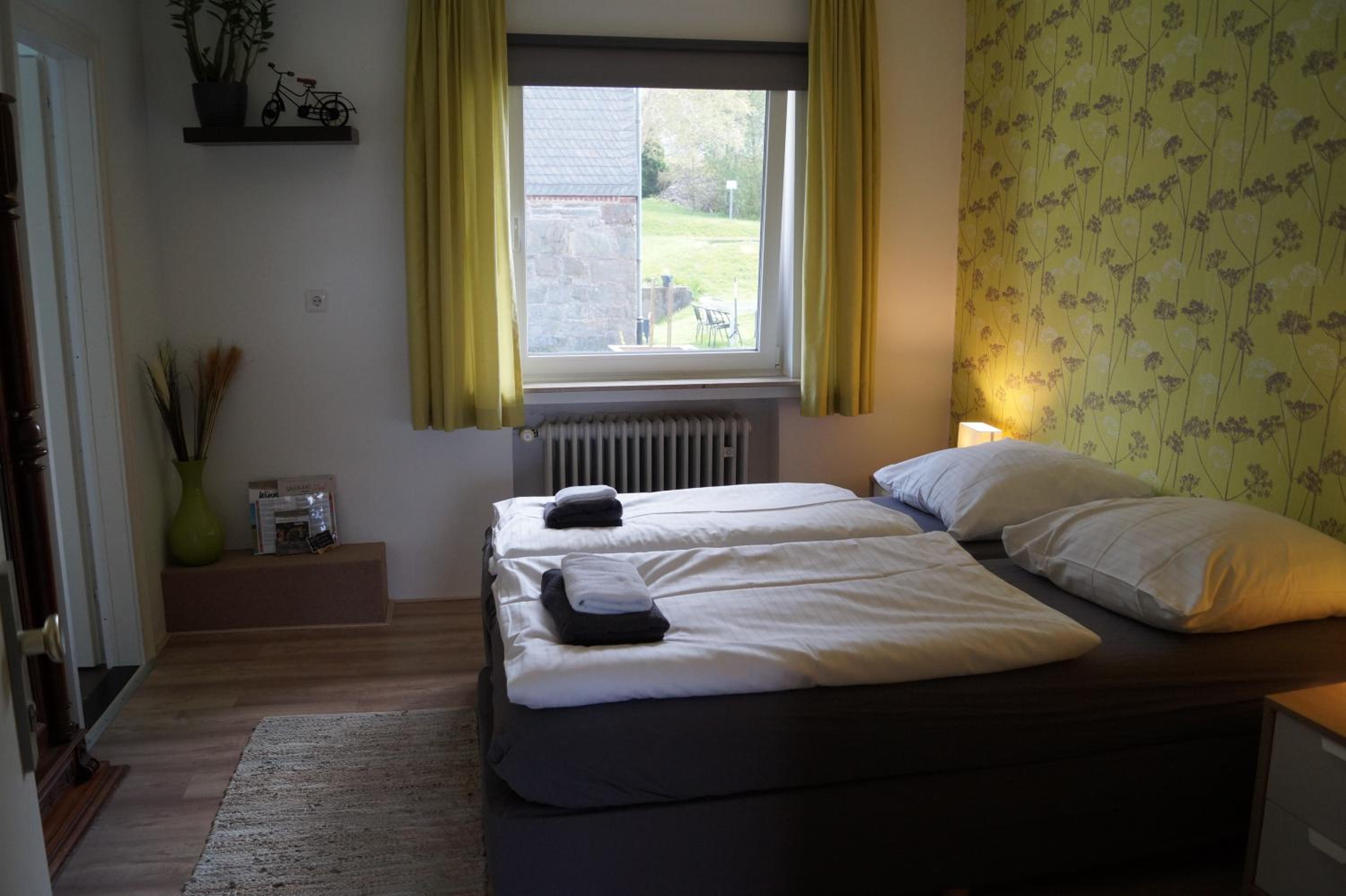 Twin Room with Private Bathroom - Photo 27
