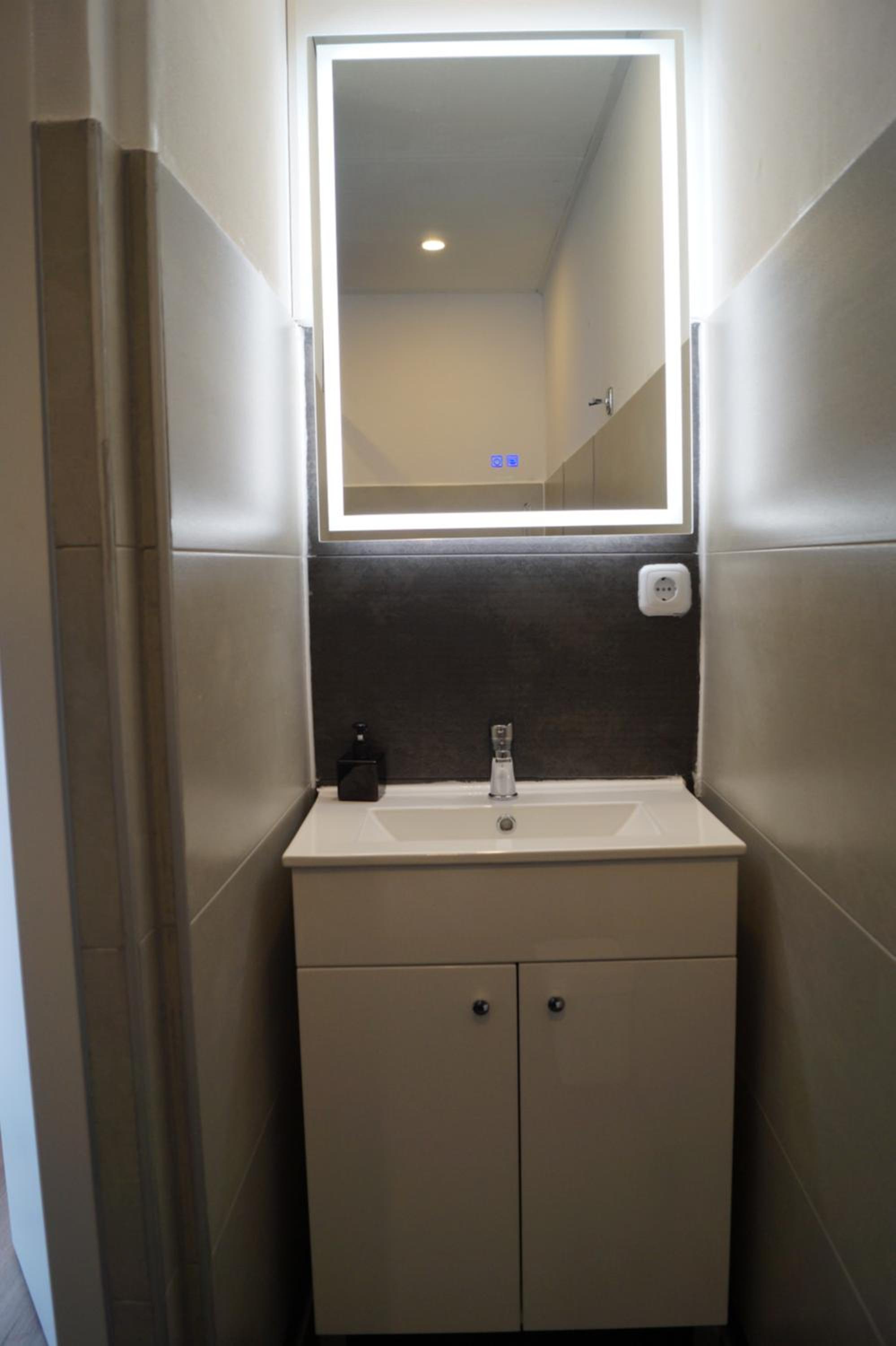 Quadruple Room with Private Bathroom photo 3