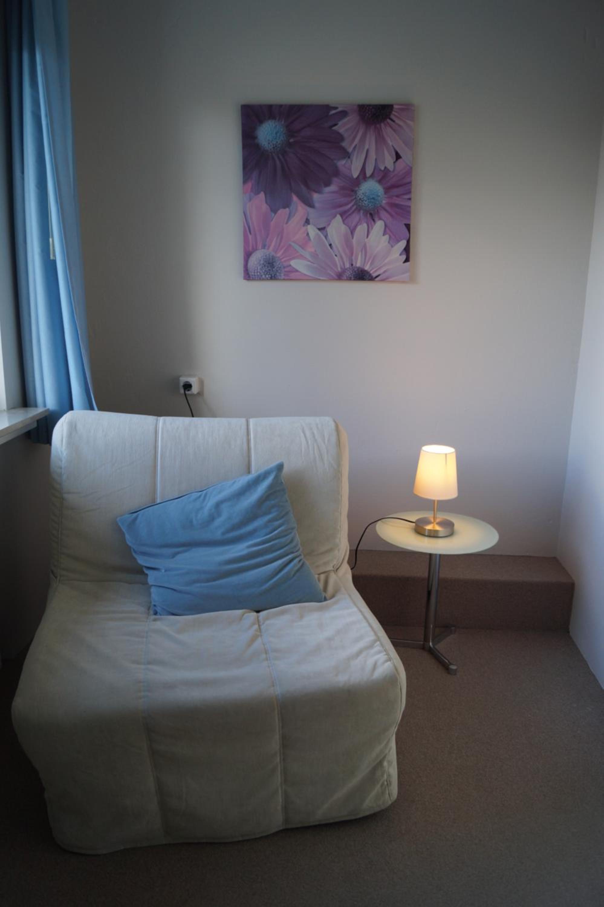 Twin Room with Private Bathroom - Photo 16