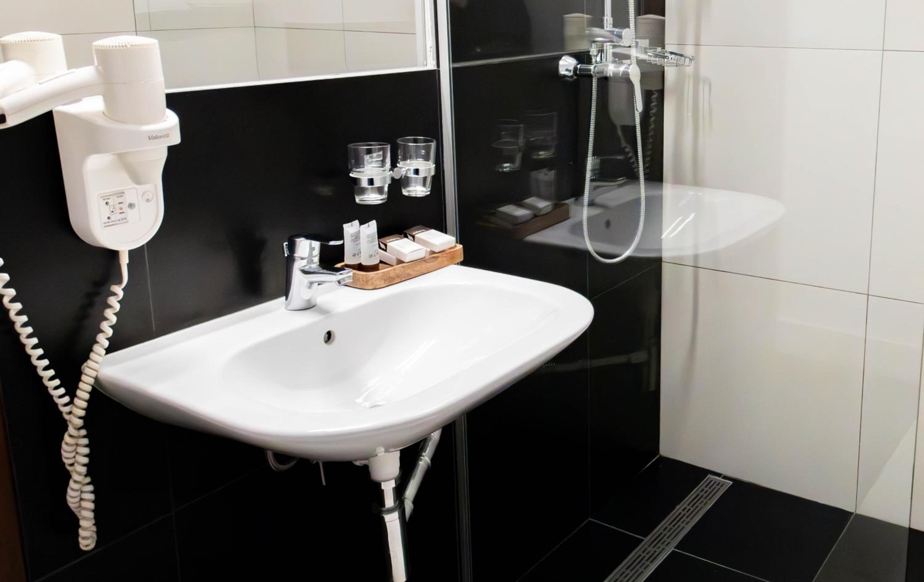 Double Room - Photo 6