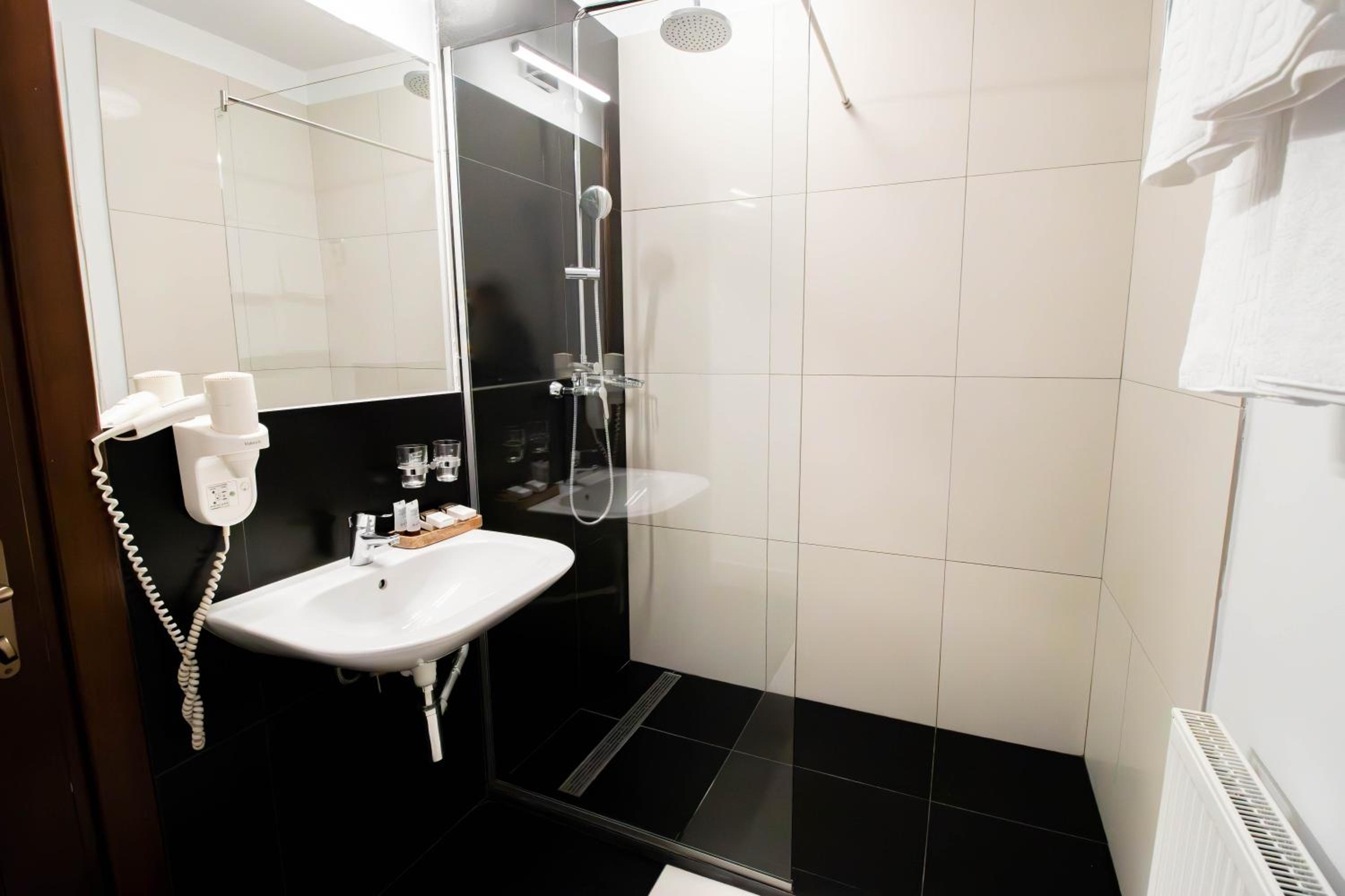 Double Room - Photo 3