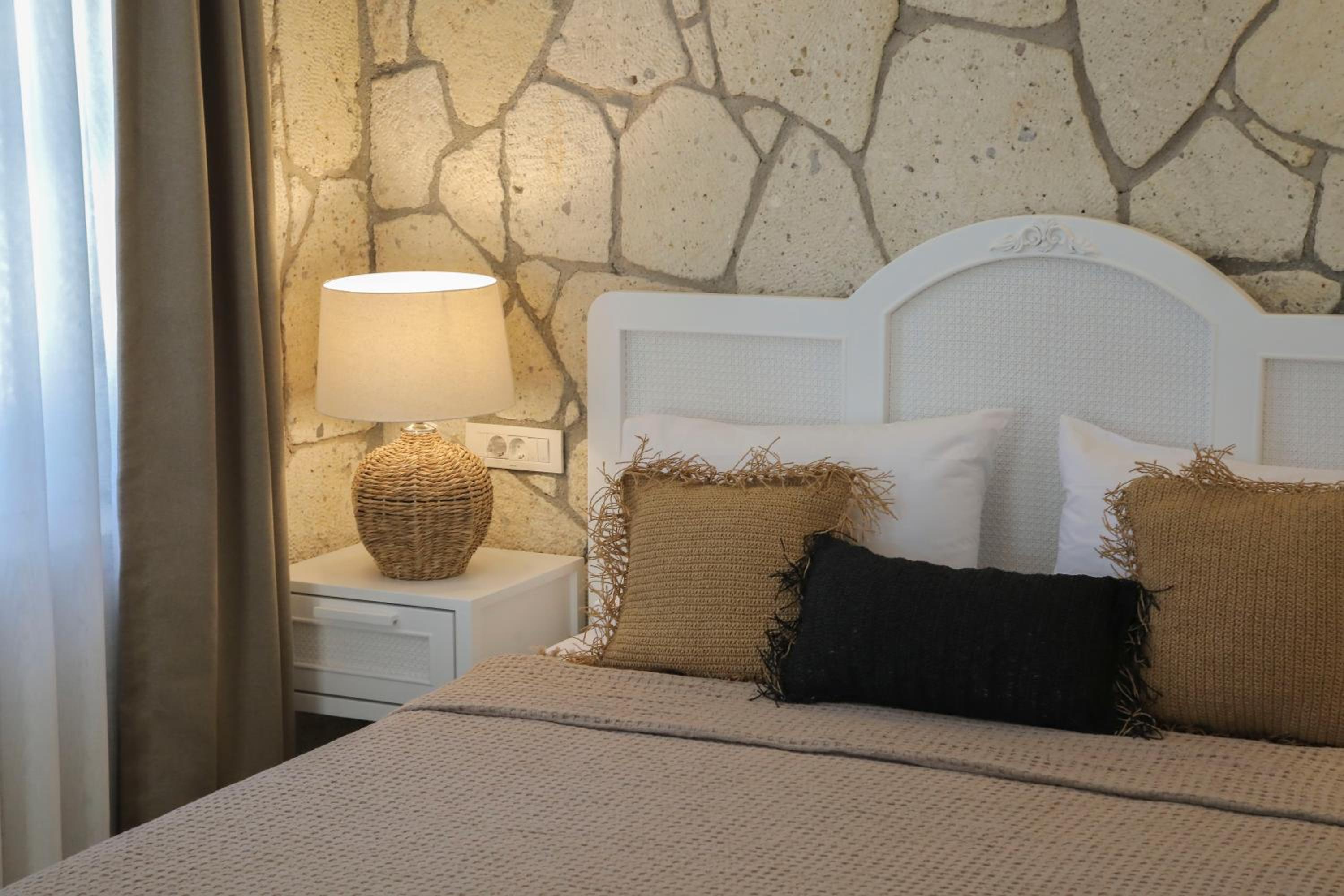 Queen Room with Garden View - Photo 5