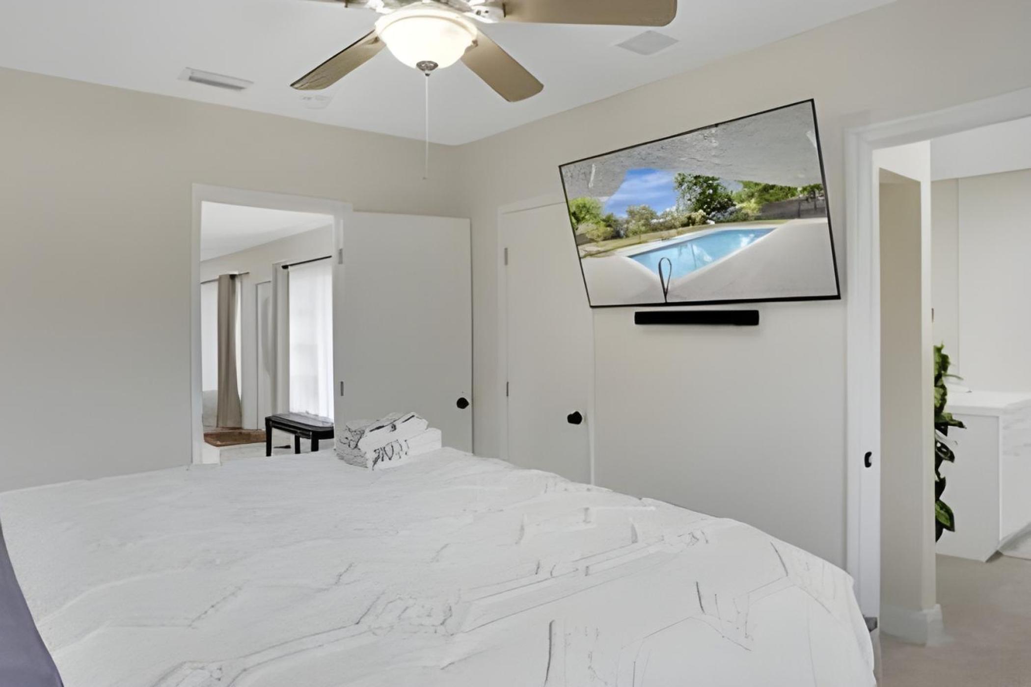 Three-Bedroom House photo 1