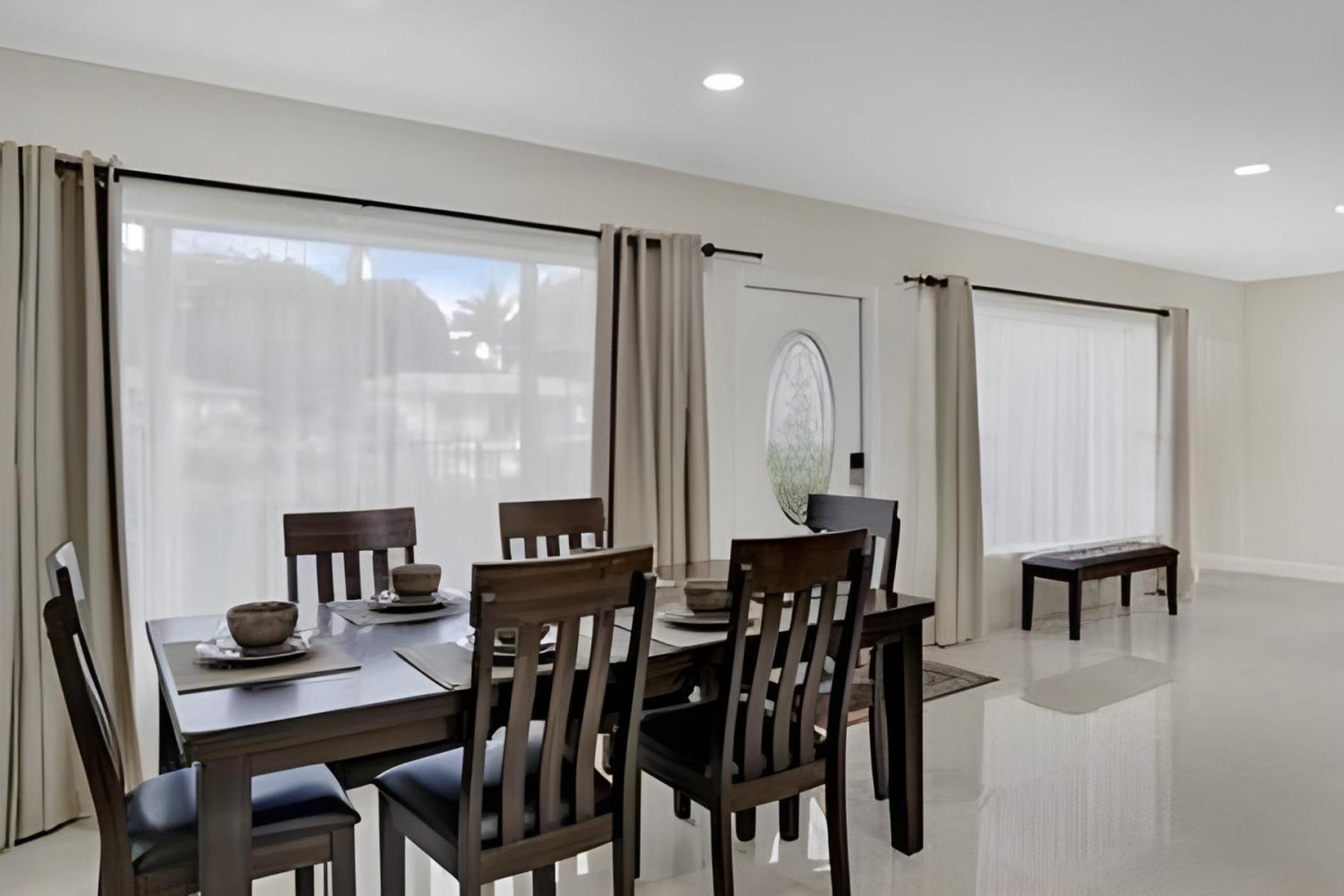 Three-Bedroom House photo 2