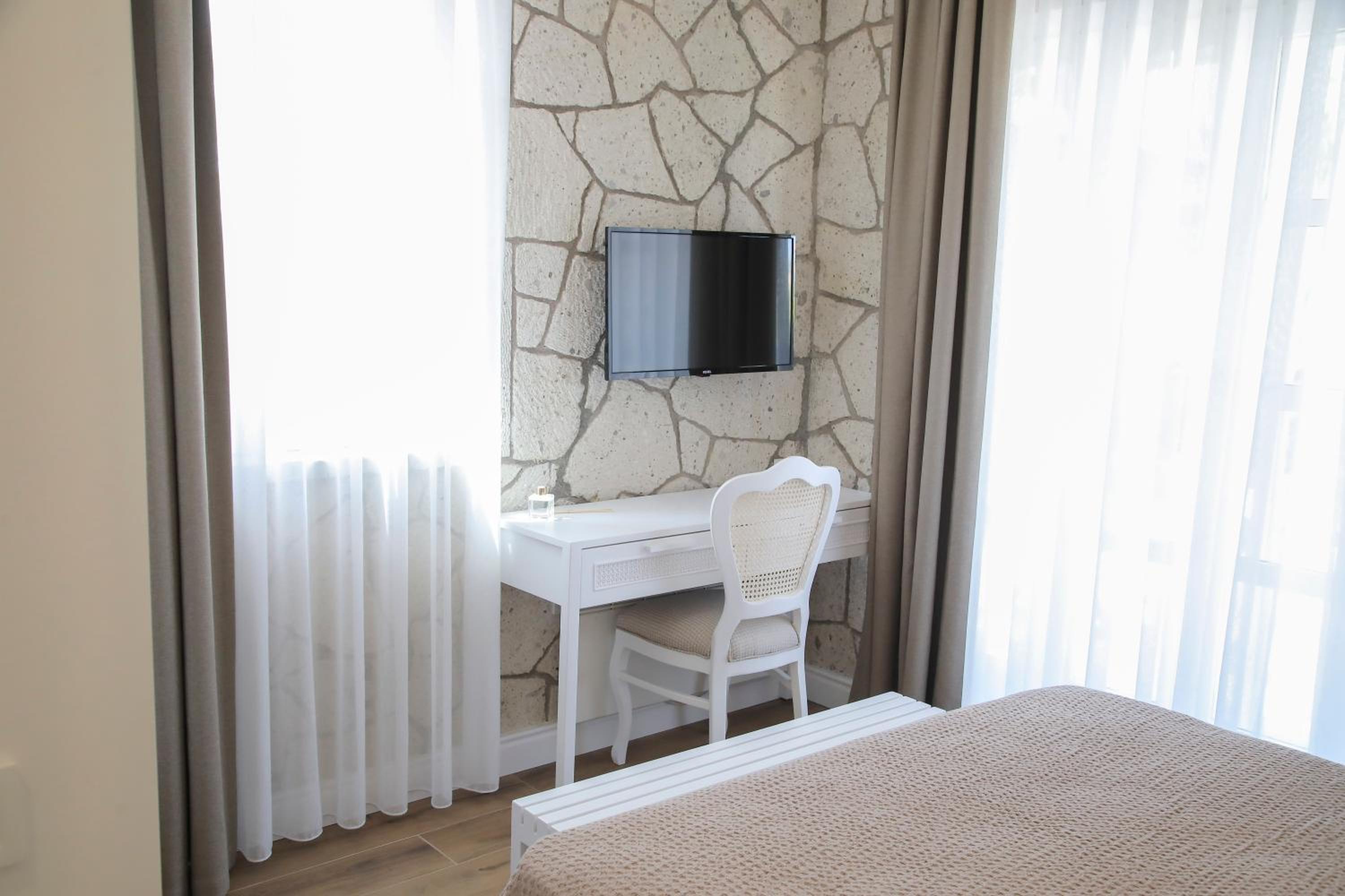 Deluxe Double Room - Photo 4