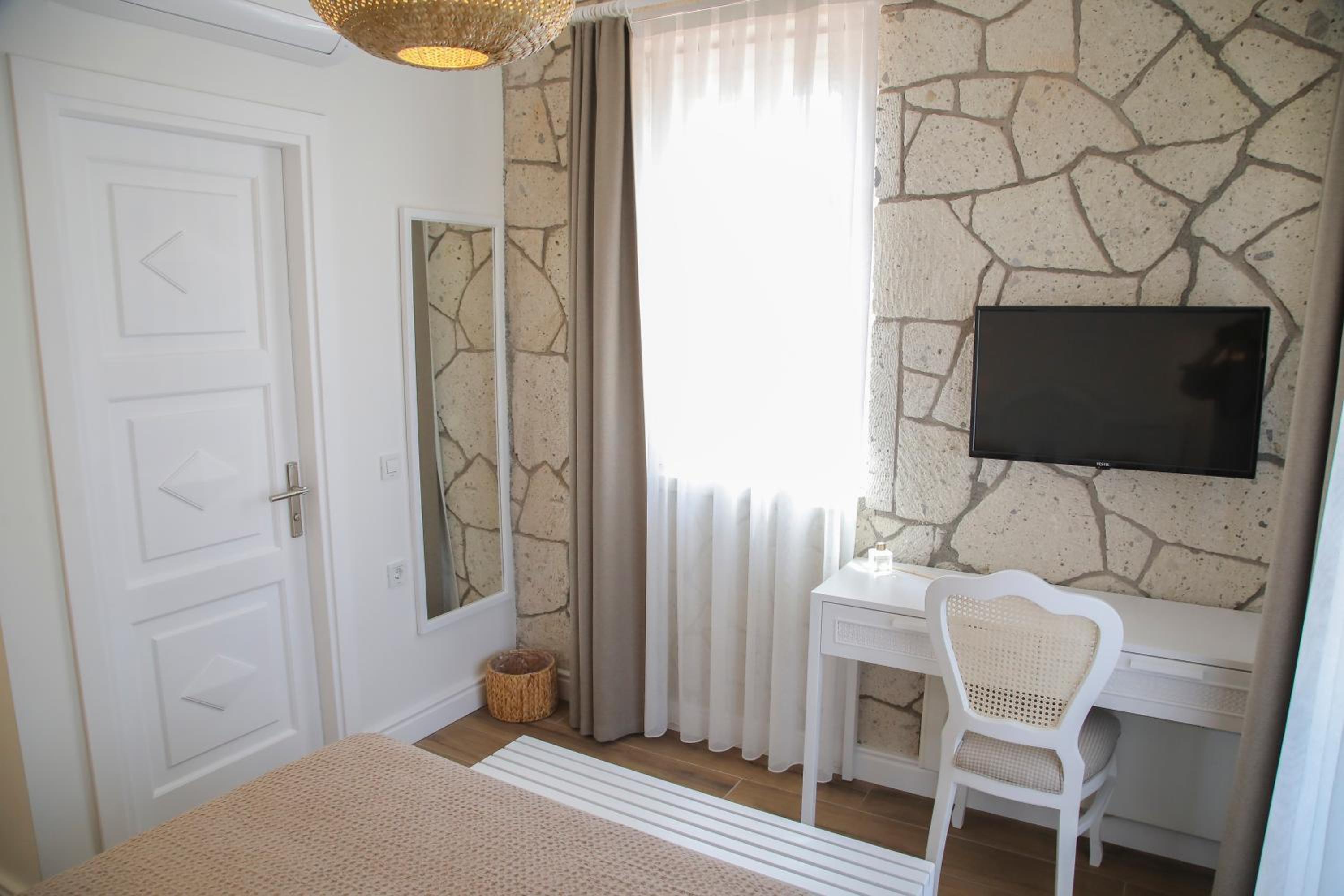 Deluxe Double Room - Photo 5
