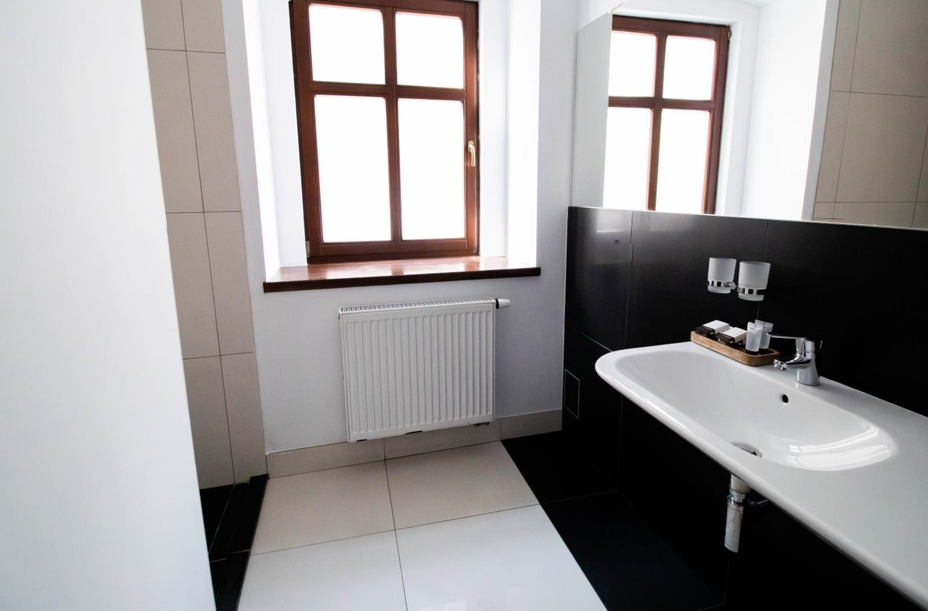 Standard Double Room - Photo 6