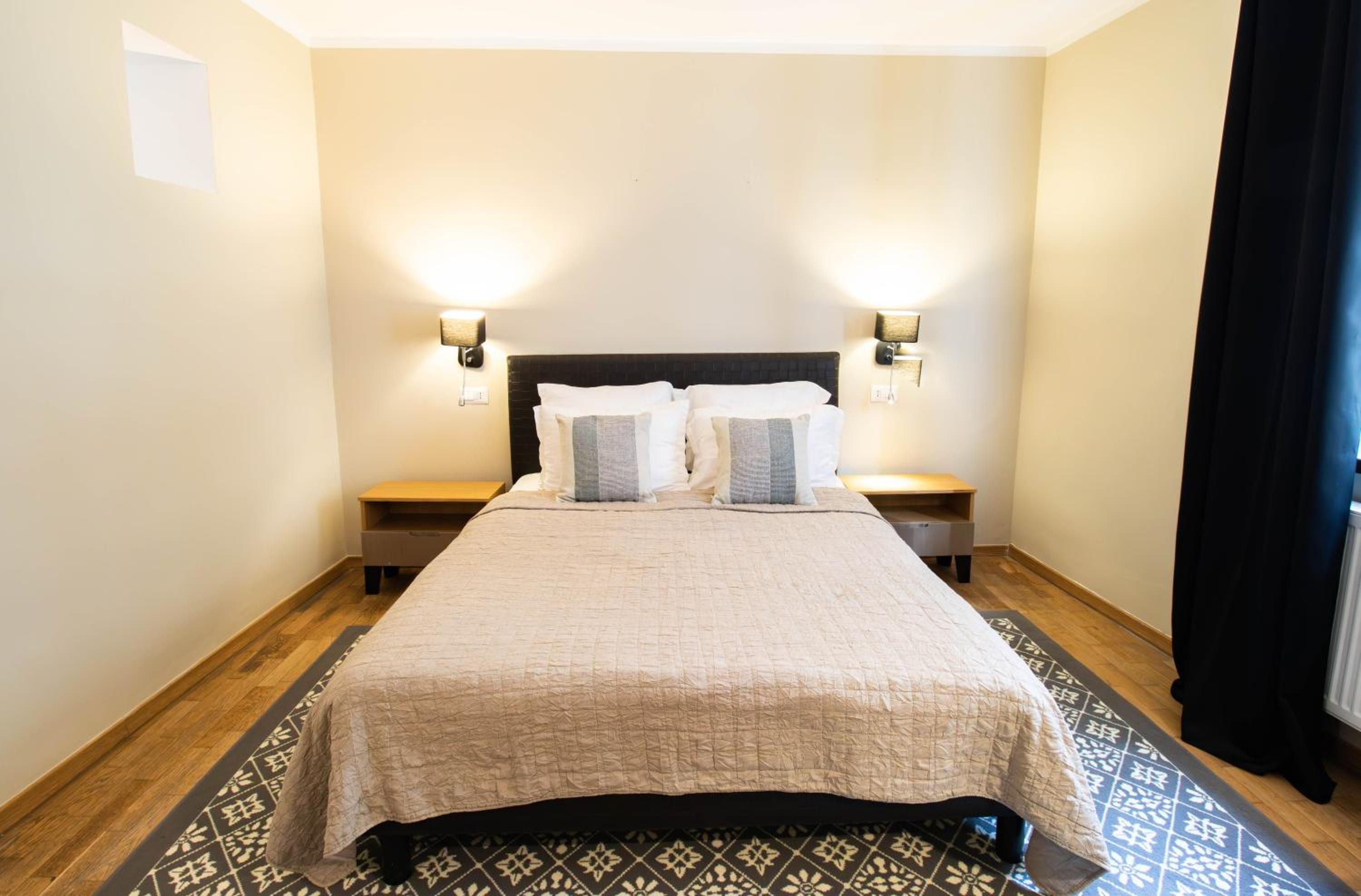 Standard Double Room - Photo 7