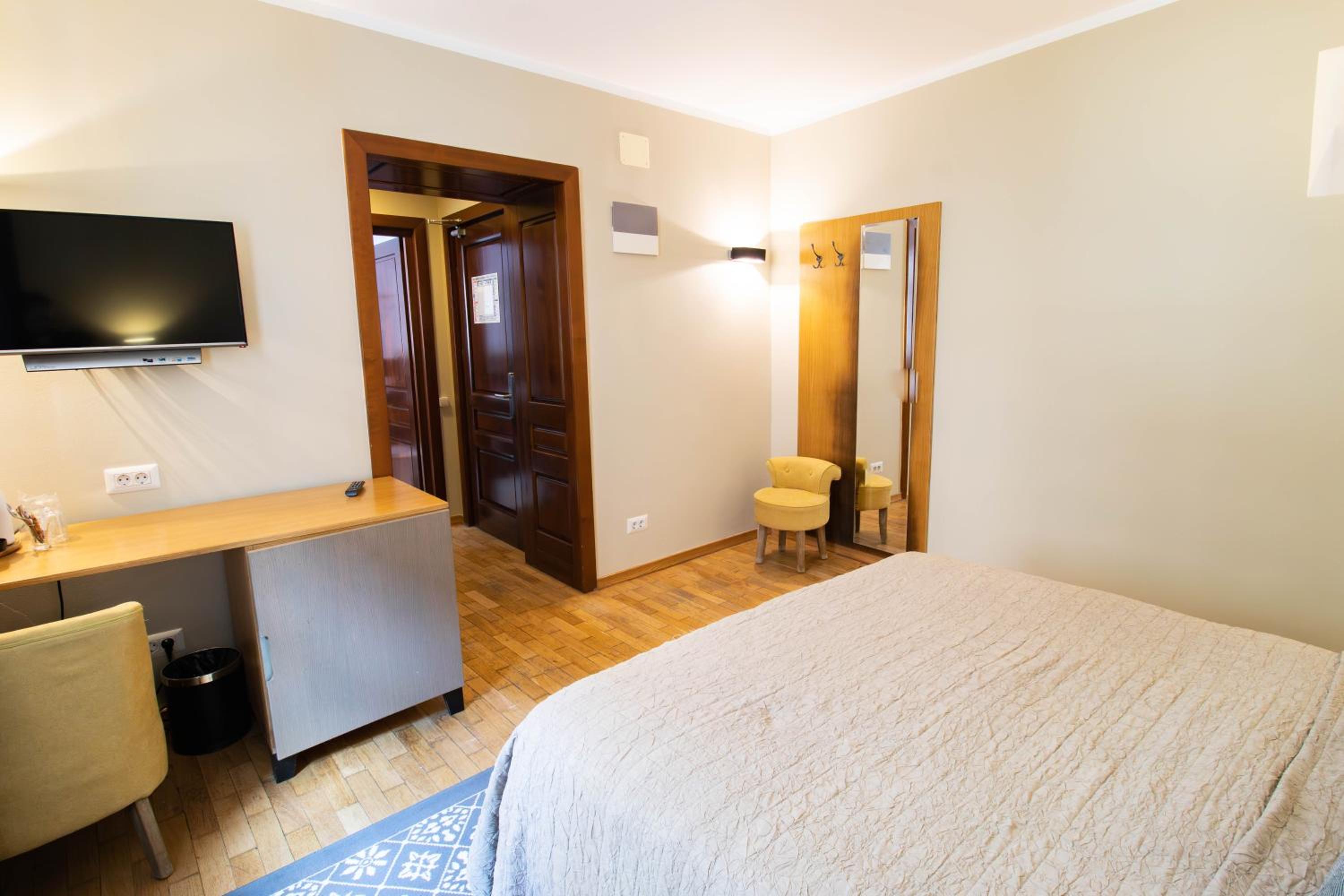 Standard Double Room - Photo 2