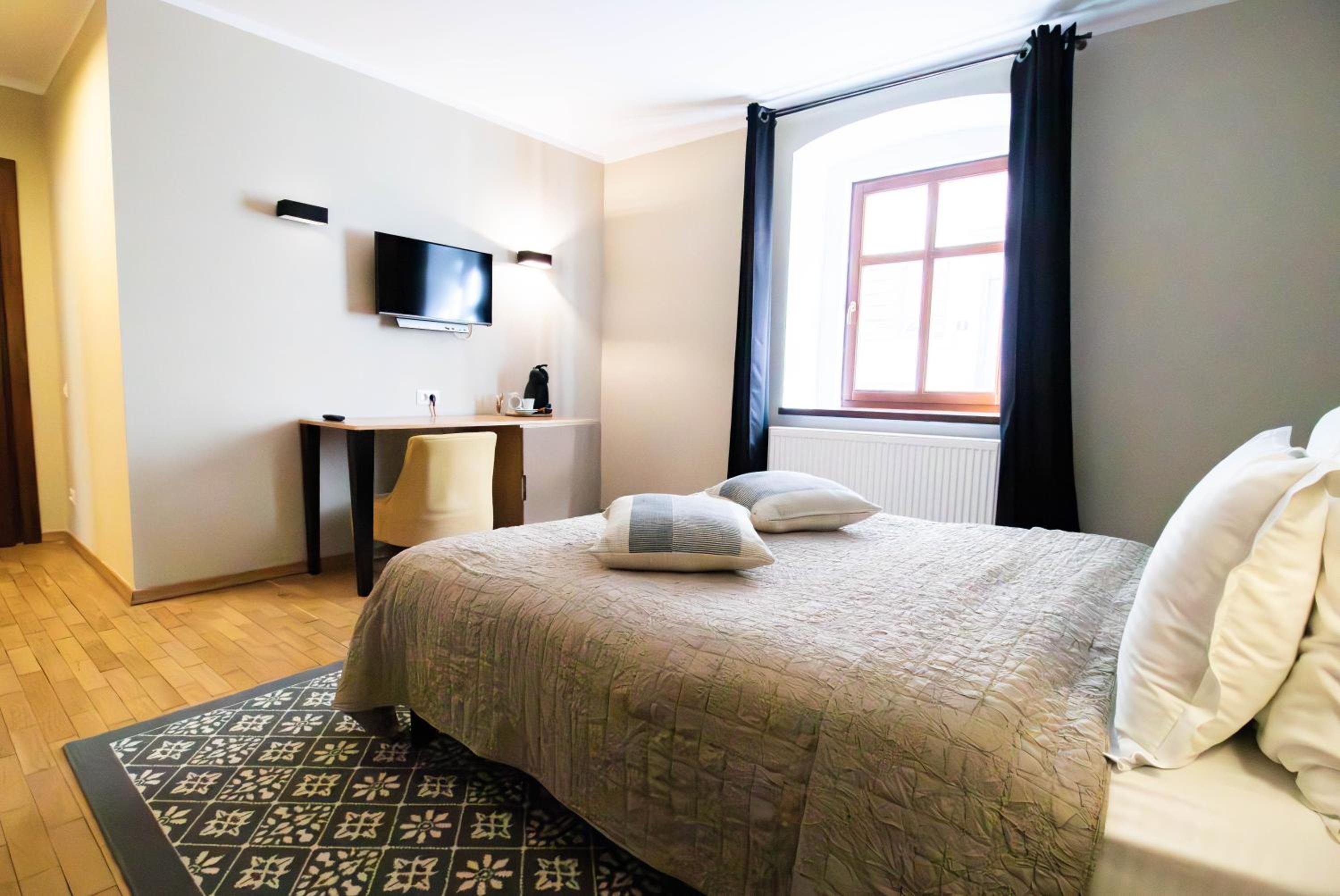 Double Room - Photo 2