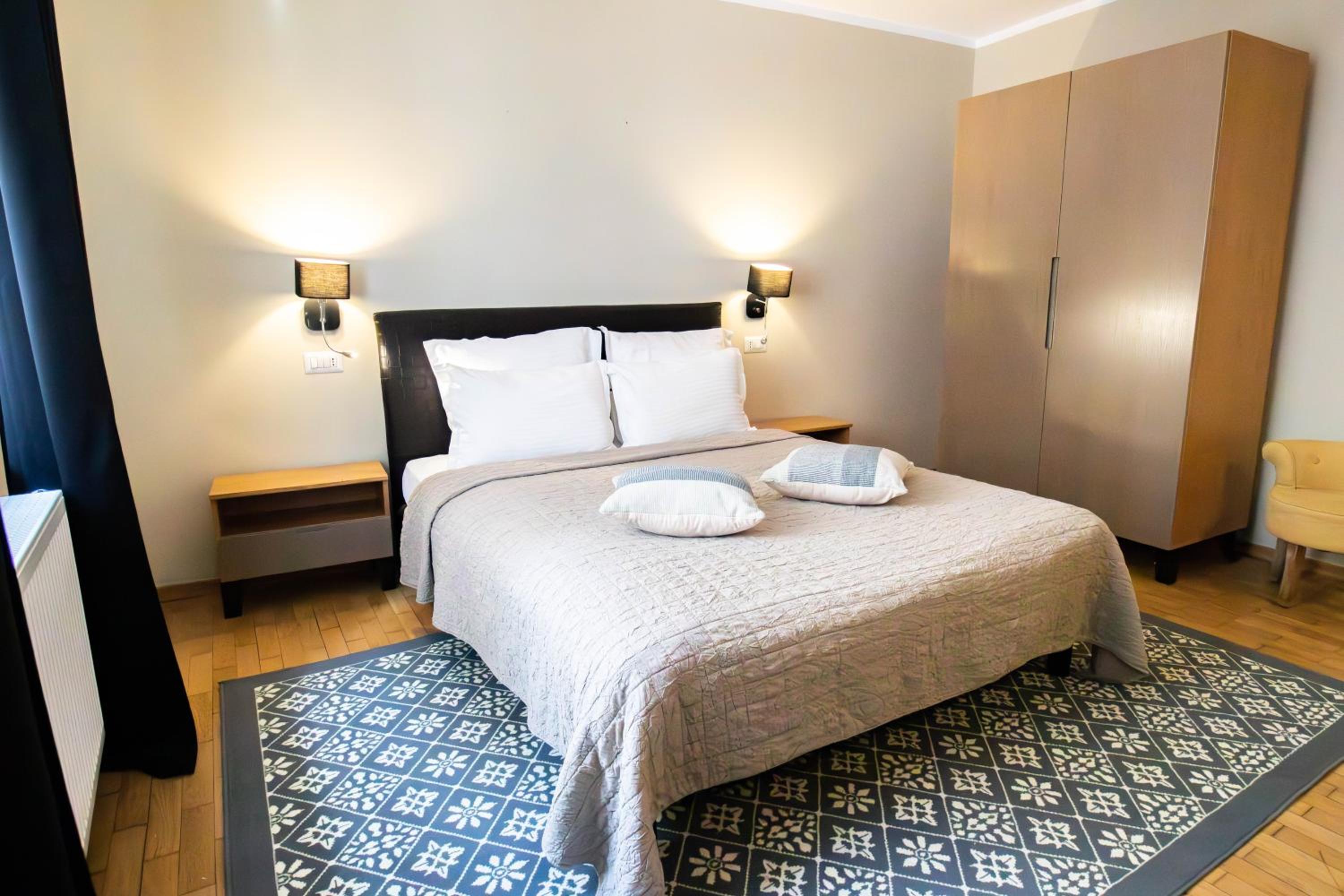 Double Room - Photo 1